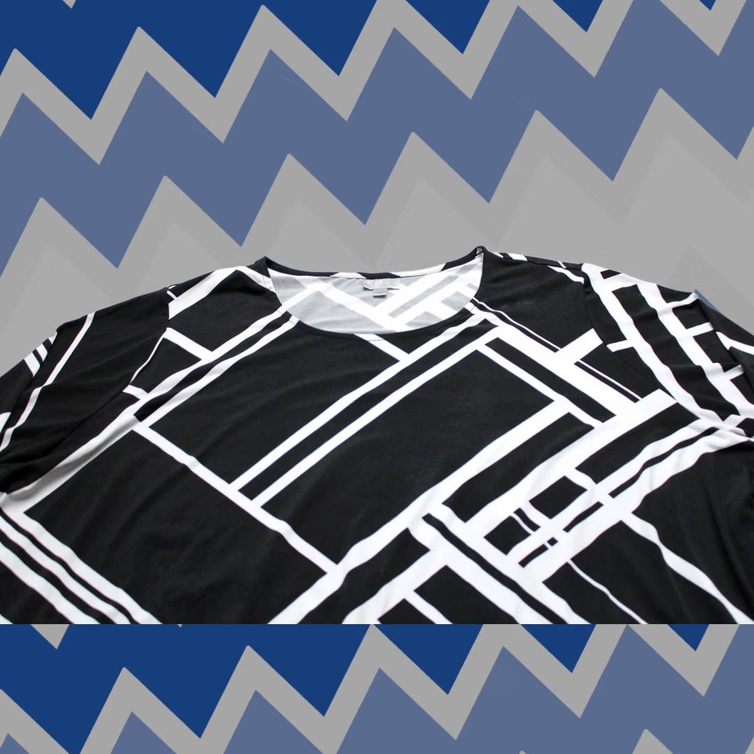 Avenue VIP Knits by Avenue Women's Geometric Print Tunic Top MS7 Black Size 26/28 Shirt Womens Tunic Black Geometric Print MS7 26/28 Size 4XL / US 24-26 - 1 Thumbnail