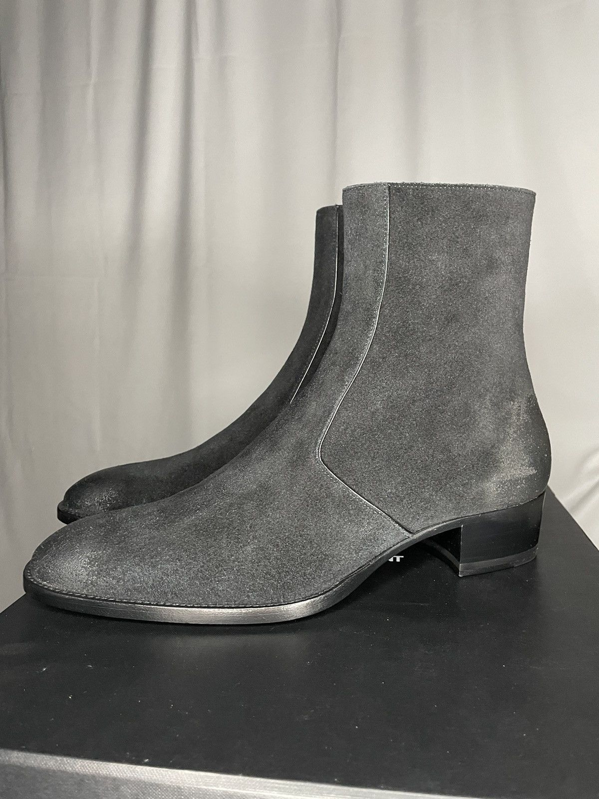 image of Saint Laurent Paris Saint Laurent Wyatt 40 Age Zip Boots in Grey, Men's (Size 8)