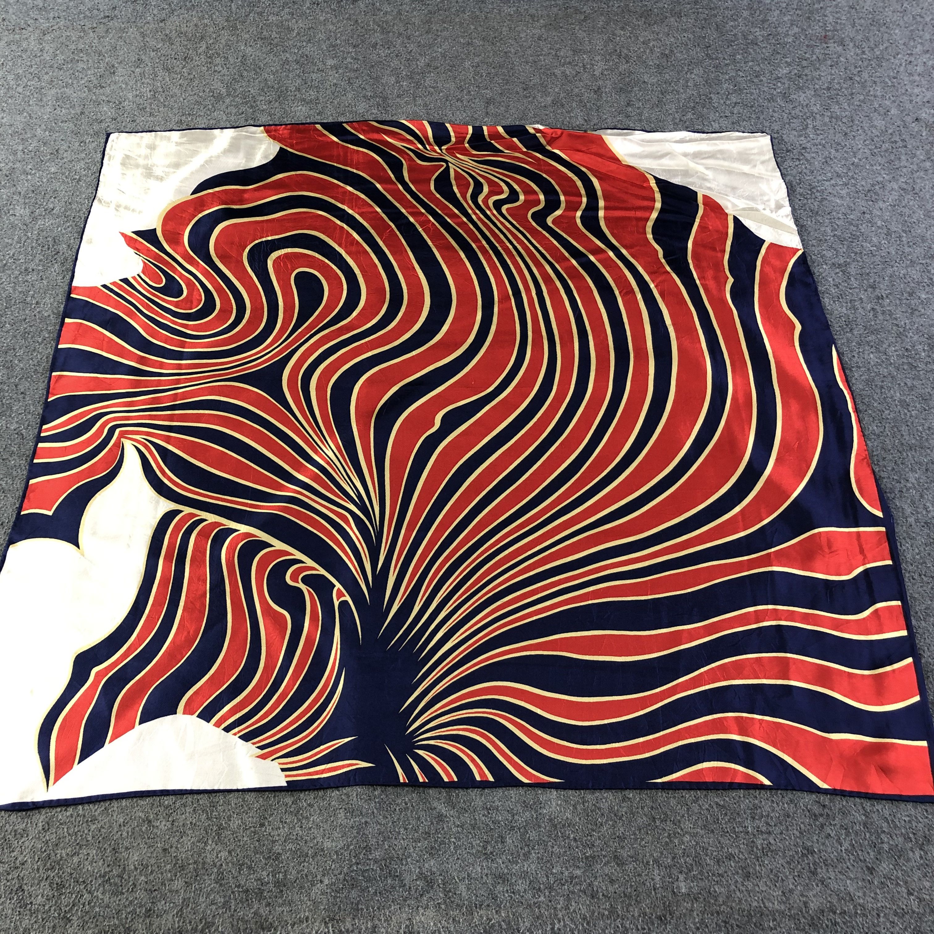 Japanese Brand Vintage Abstract Design Hand Rolled Silk Scarf M530 Size ONE SIZE - 1 Thumbnail