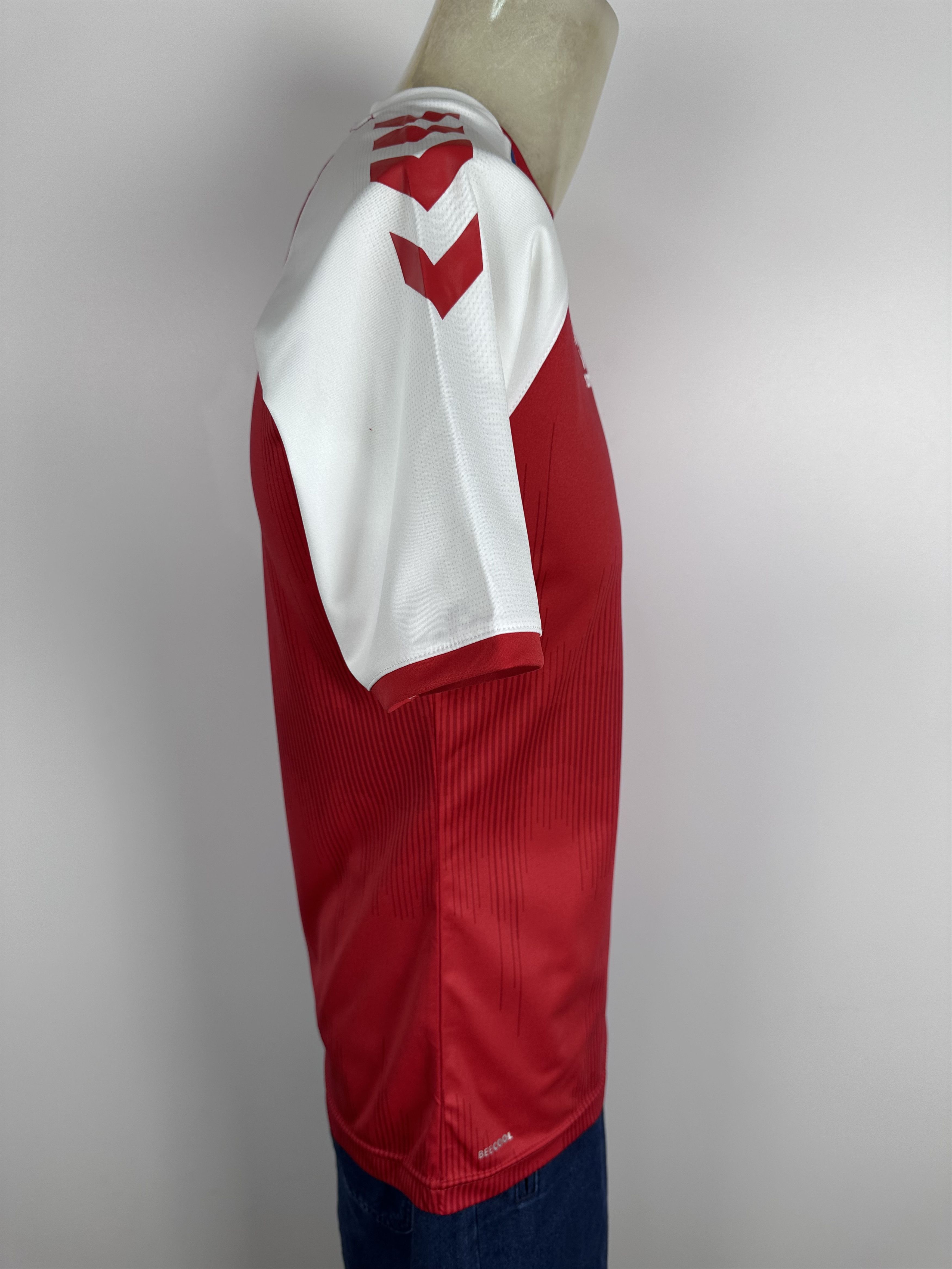 Hummel DENMARK 2022 23 SHIRT FOOTBALL SOCCER JERSEY HUMMEL #4 Kjaer Size US S / EU 44-46 / 1 - 3 Thumbnail