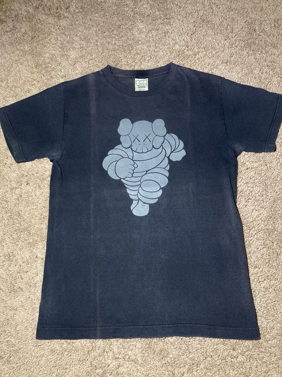 Japanese Brand × Kaws × Vintage Vintage Kaws One Chum Graphic Tee Bape 2000s 90s Art Graffit Size US S / EU 44-46 / 1 - 2 Thumbnail