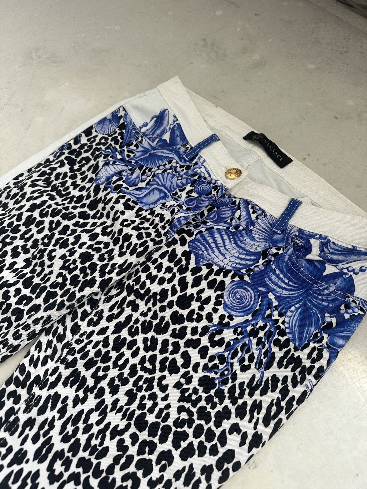 Versace Gianni Versace AOP jeans Aqua coral and leopard print Size 28" / US 6 / IT 42 - 12 Thumbnail