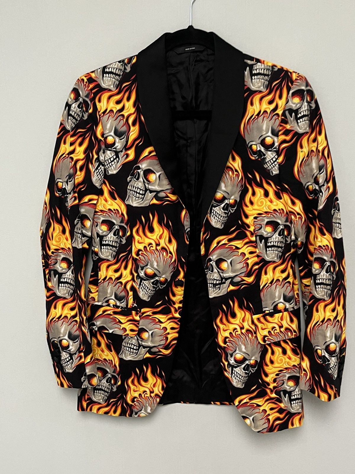 Skulls on fire jacket. Medium