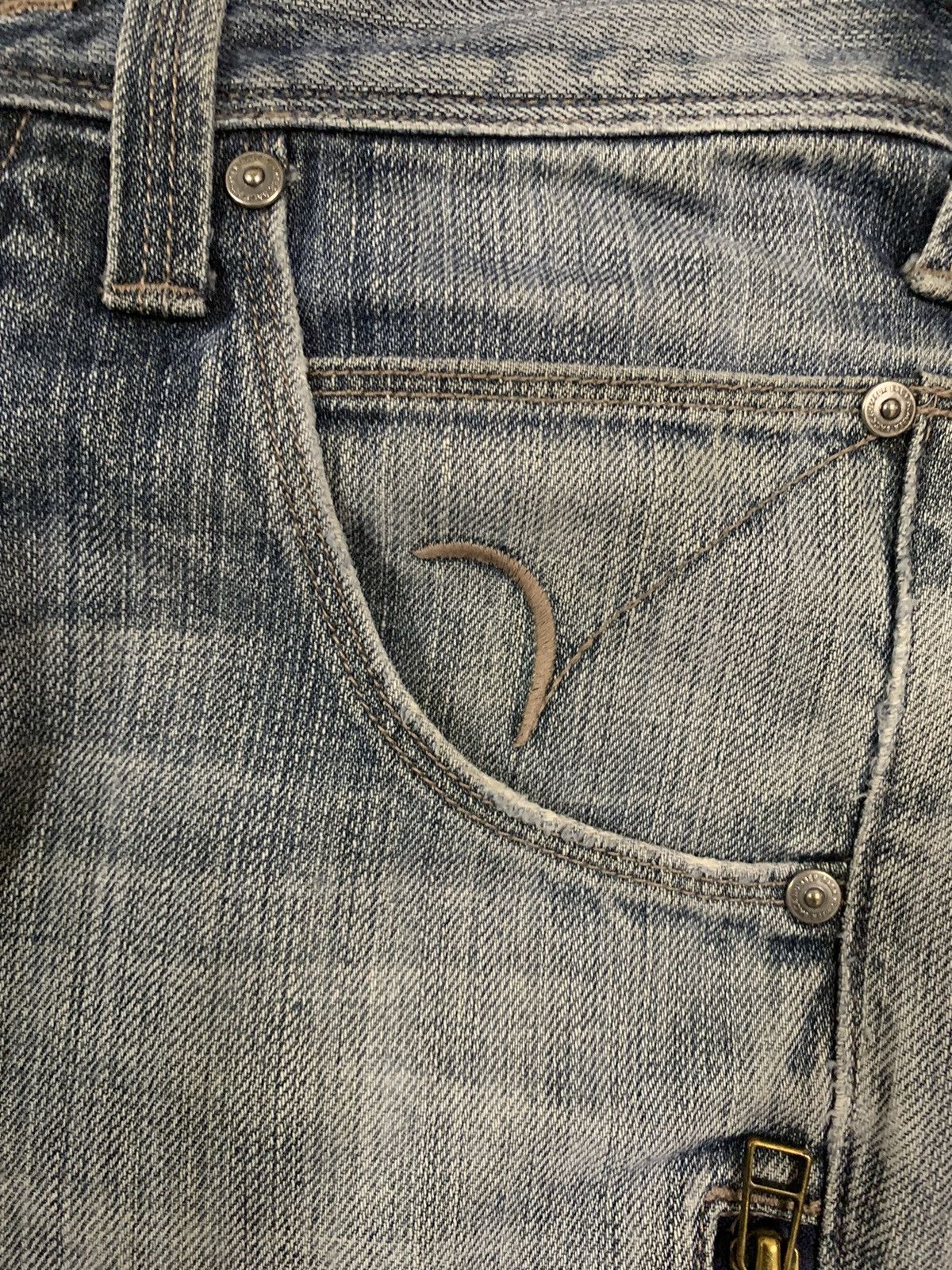 Undercover × Uniqlo Vintage Japanese Back Number Buckle Back Punk Style Jeans Size US 30 / EU 46 - 7 Thumbnail