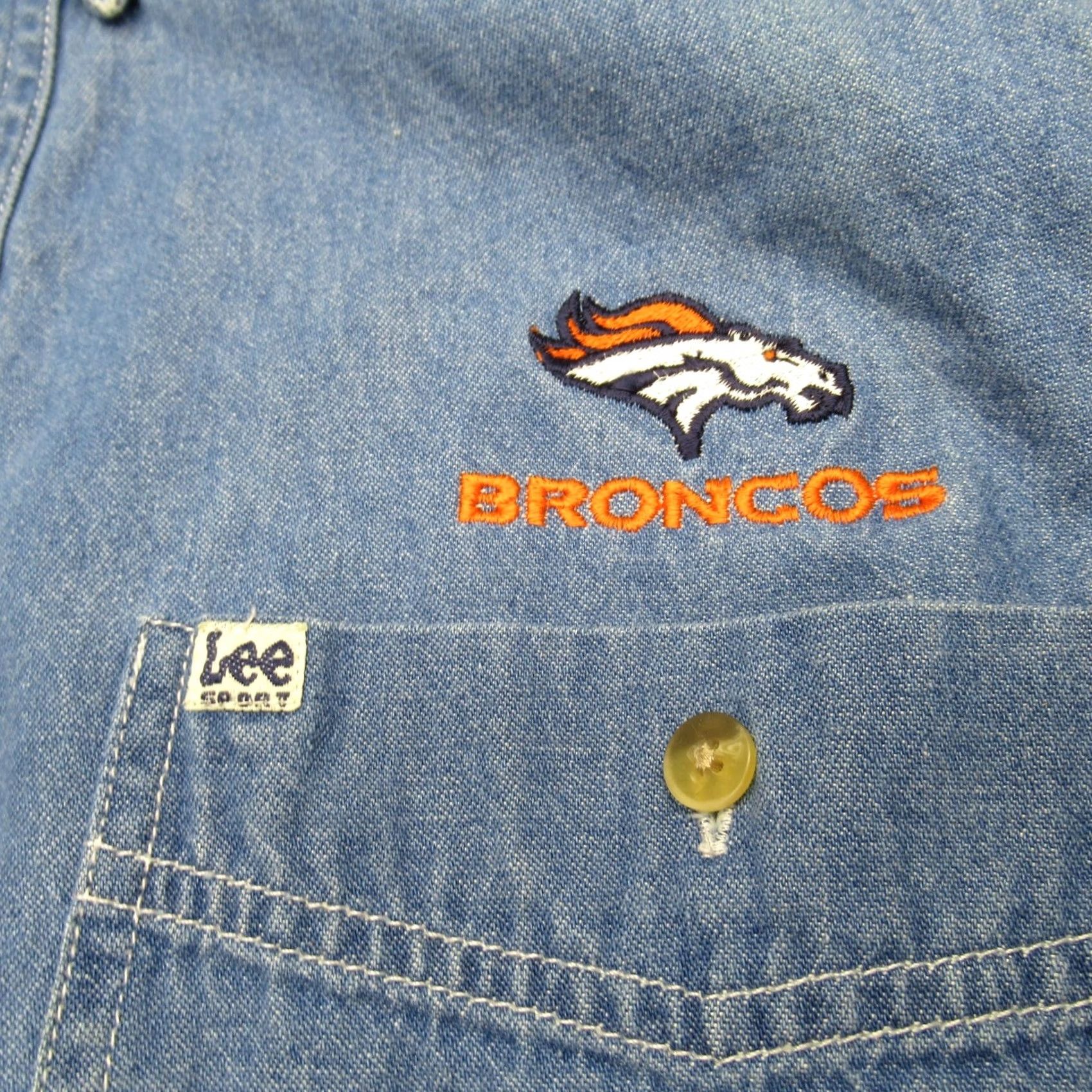 Lee VINTAGE Denver Broncos Shirt Men L Lee Blue Chambray Button Down Long Sleeve VTG 90s Size US L / EU 52-54 / 3 - 7 Thumbnail