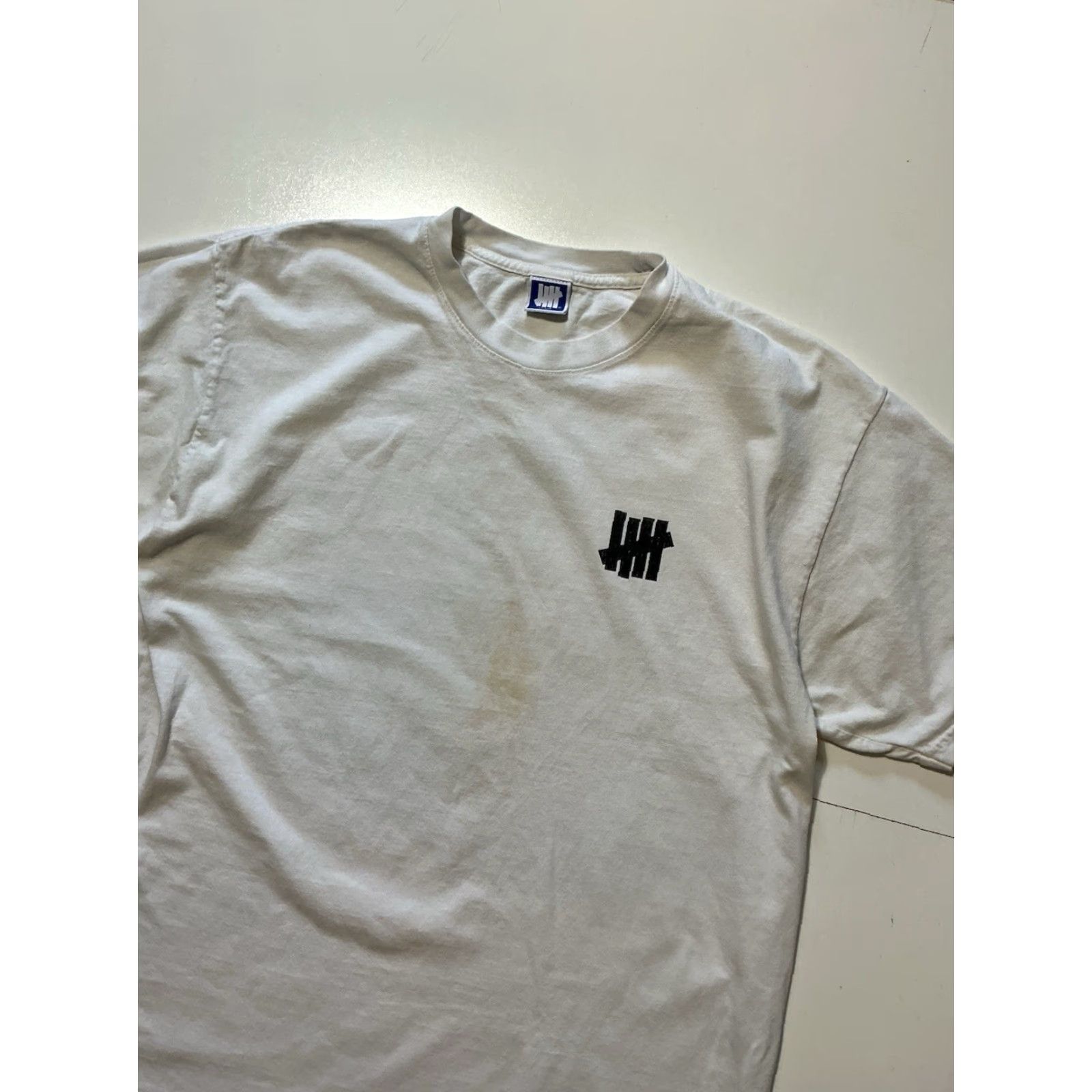 Undefeated VINTAGE Undefeated Play Dirty Five Strike Bear Graphic White S/S T-Shirt LG Mens Size US L / EU 52-54 / 3 - 4 Thumbnail