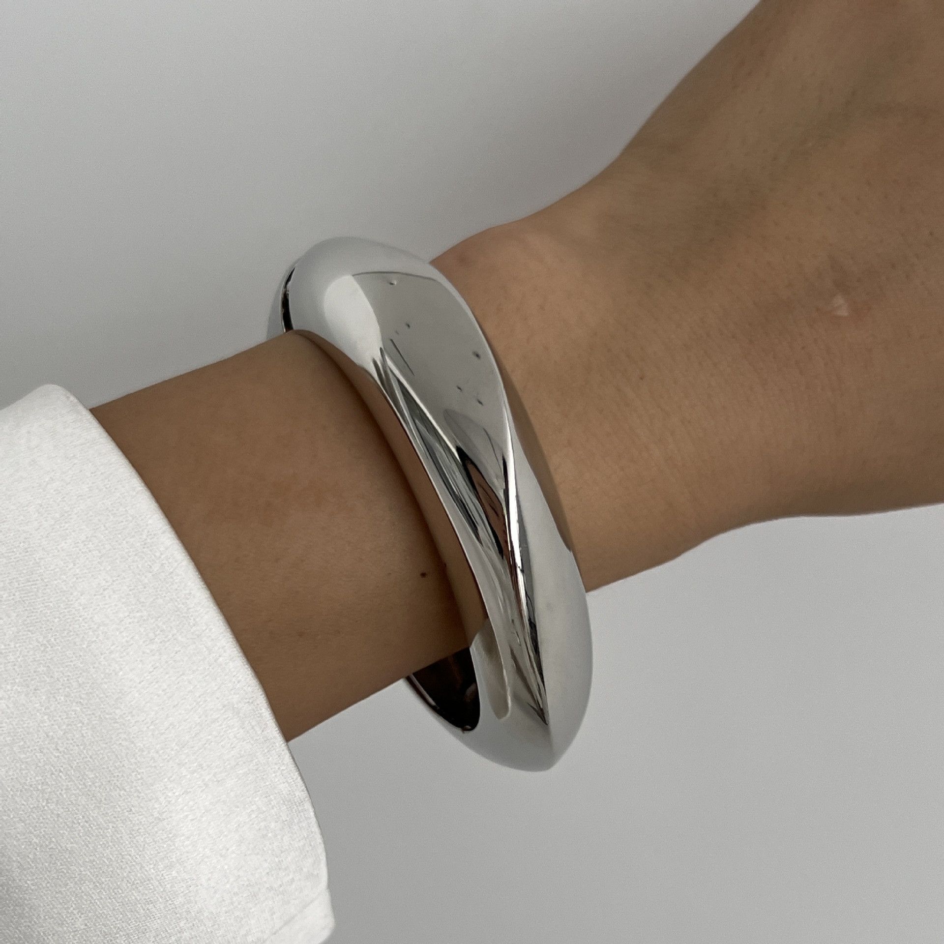 Jewelry Metal Cuff Geometric Spring Bracelet Size ONE SIZE - 1 Thumbnail