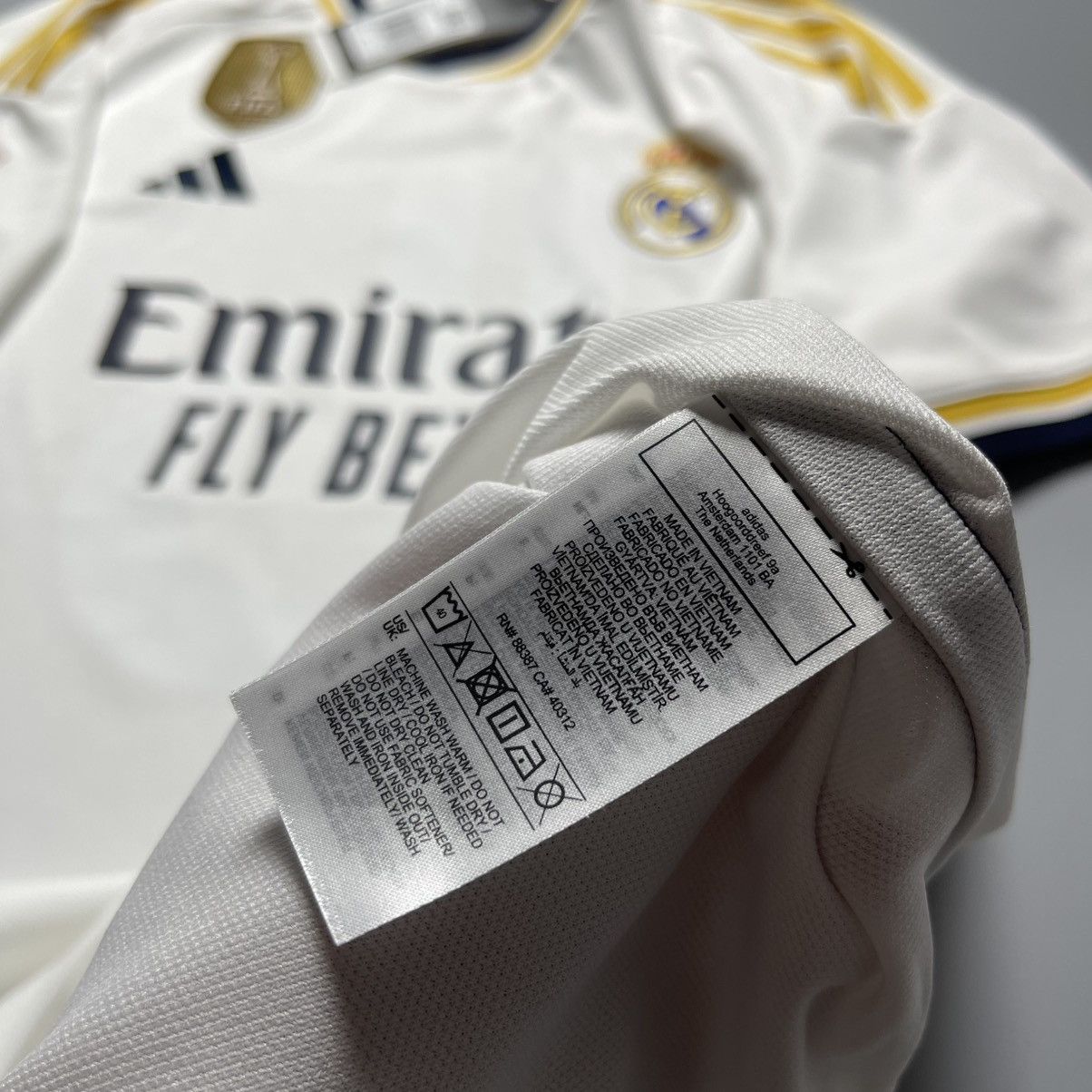 Adidas × Vintage NWT REAL MADRID 2023/2024 FOOTBALL HOME JERSEY #15 VALVERDE Size US L / EU 52-54 / 3 - 10 Thumbnail