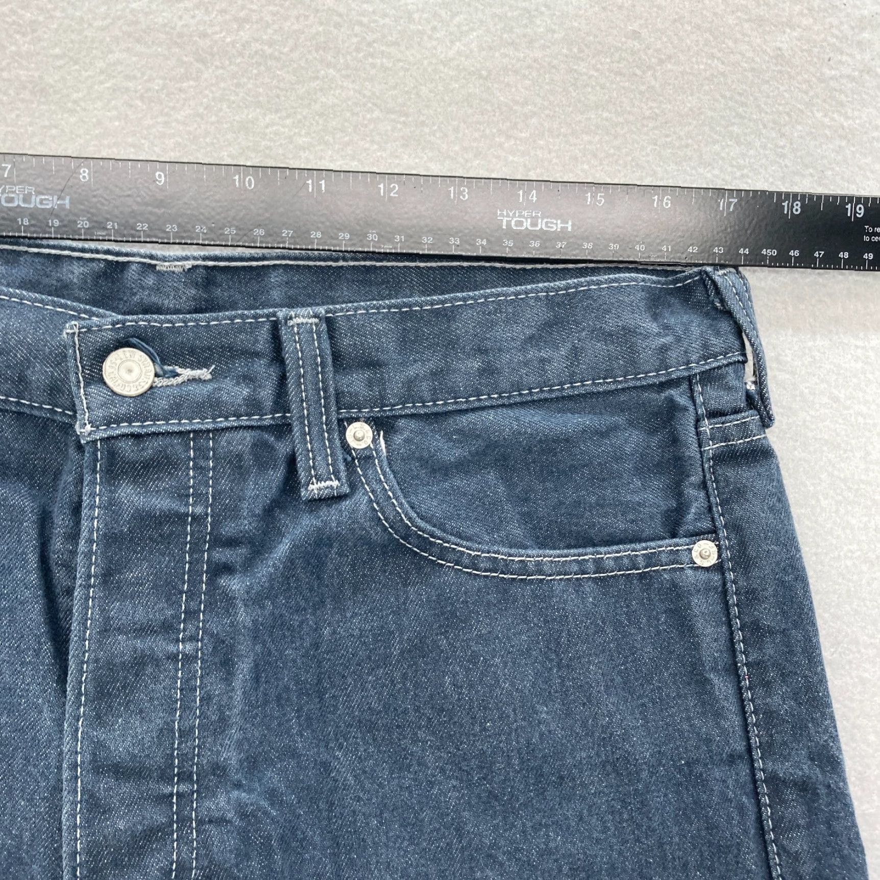 Levi's Levi's 562 Jeans Mens 33x27 Dark Wash Blue Denim Button Fly Straight 90s USA Cowboy Relaxed Fit Size US 33 - 6 Thumbnail