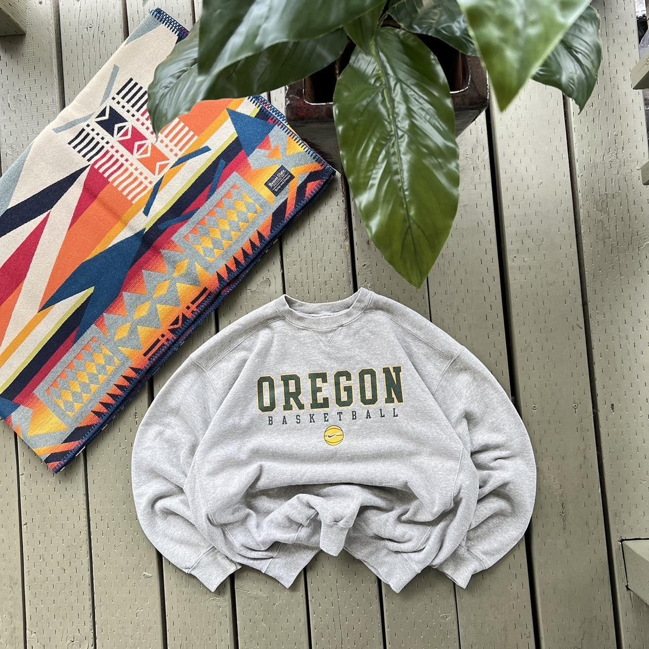 Nike Vintage Oregon Ducks Sweatshirt Nike Center Swoosh Hoodie Size US M / EU 48-50 / 2 - 1 Thumbnail