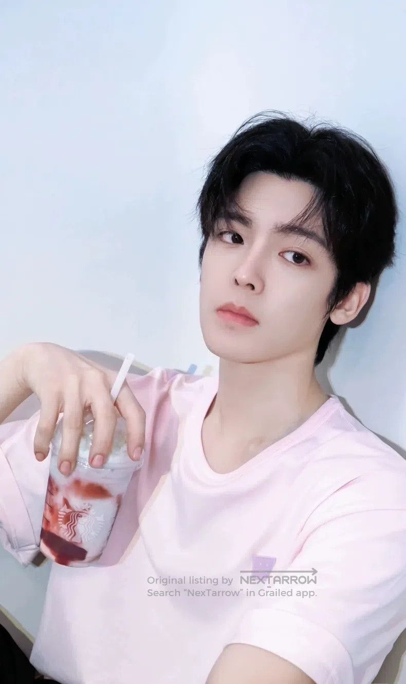 Acne Studios Acne Studios Pink smiley face short-sleeve T-shirt Size XS / US 0-2 / IT 36-38 - 3 Thumbnail
