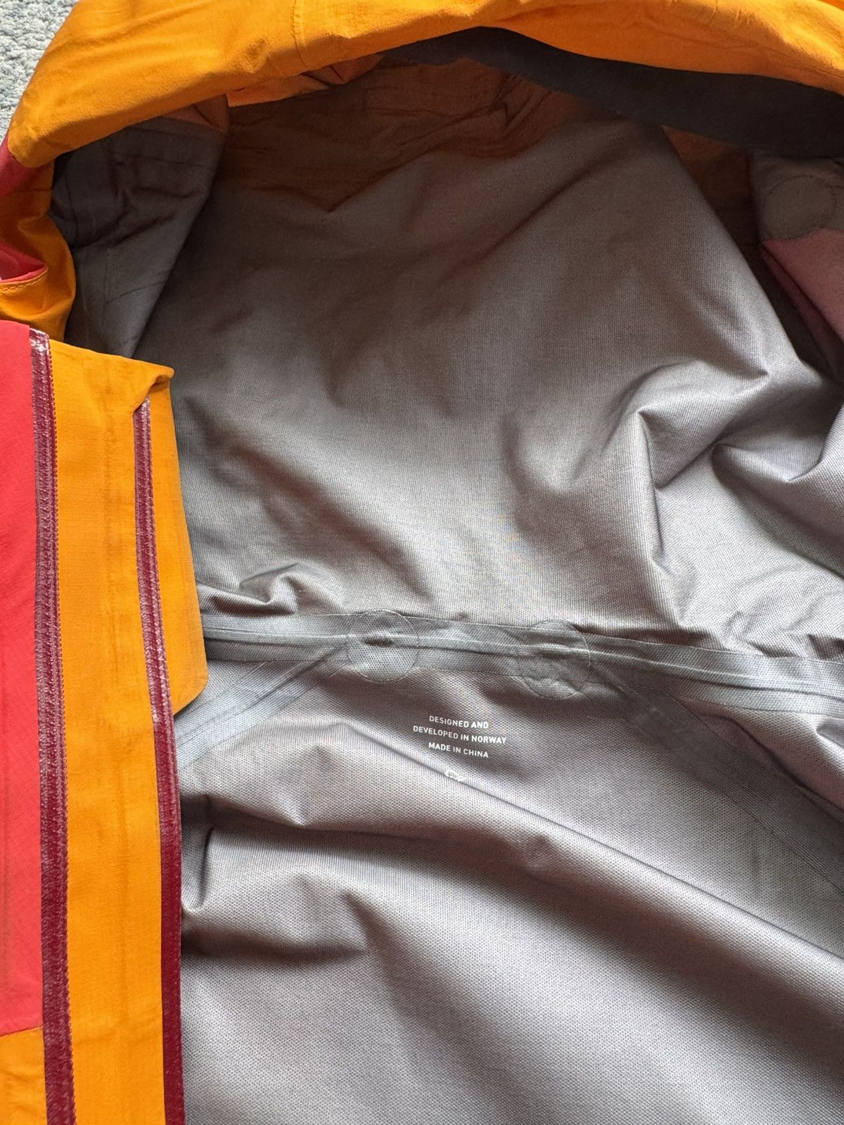 Norrona Norrona Lyngen Gore Tex Orange Crush Jacket Size L WMNS Size L / US 10 / IT 46 - 11 Thumbnail