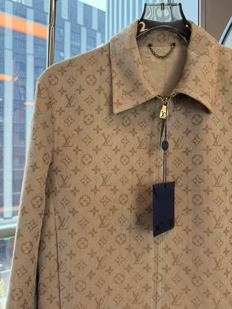 Louis Vuitton Louis Vuitton FW25 Latest Khaki Cream Wool Full Logo Zip J Size US S / EU 44-46 / 1 - 3 Thumbnail