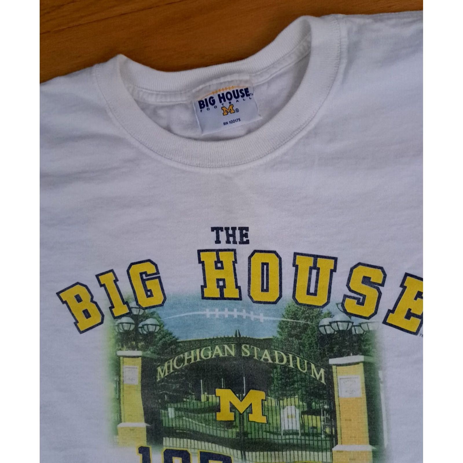 X-LARGE Michigan Wolverines Football The Big House 107.501 X-Large White Shirt Size US XL / EU 56 / 4 - 4 Thumbnail