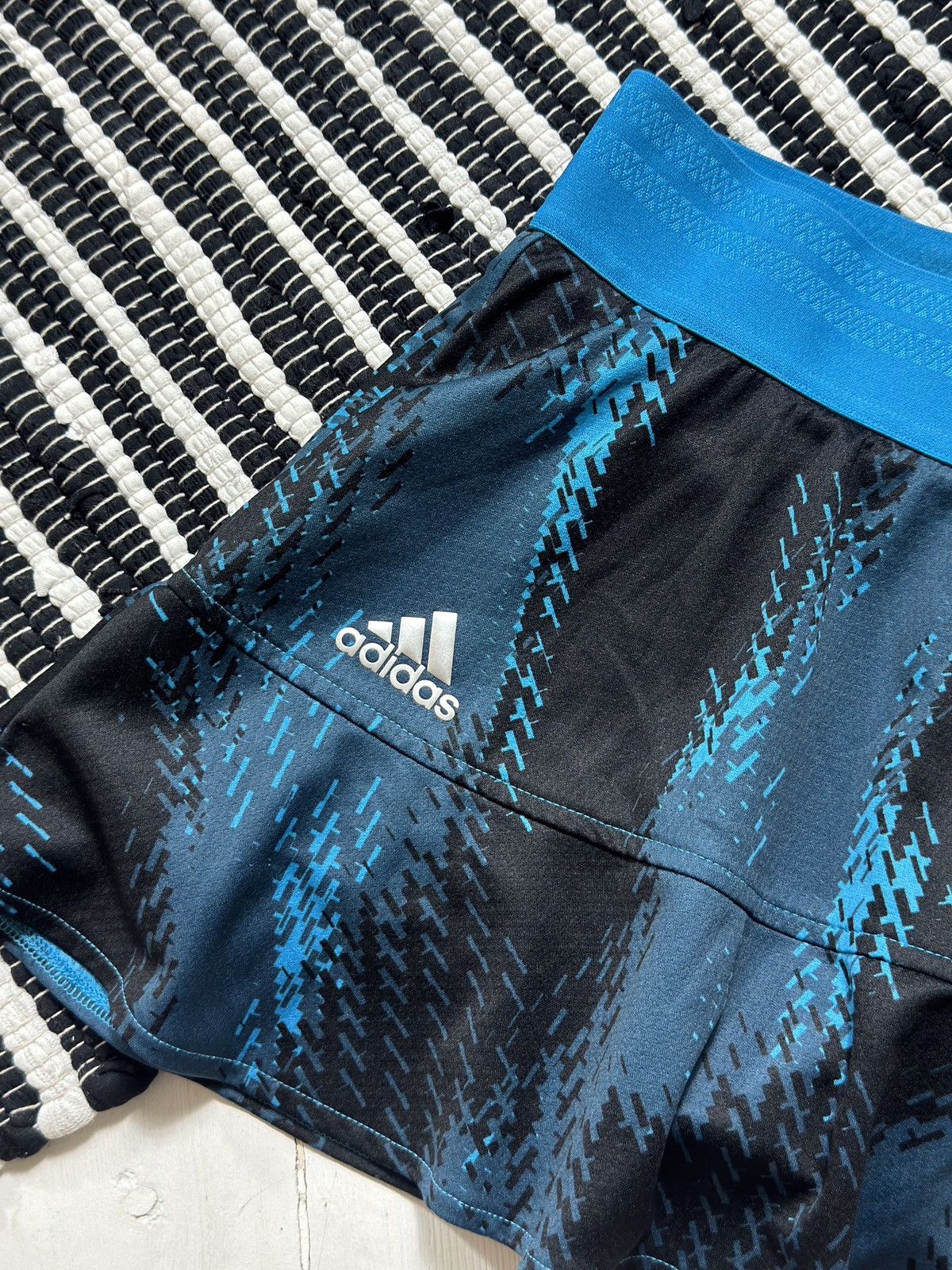 Adidas VINTAGE ADIDAS PRIMEBLUE TENNIS MINI SKIRT WITH SHORTS Size 28" / US 6 / IT 42 - 3 Thumbnail