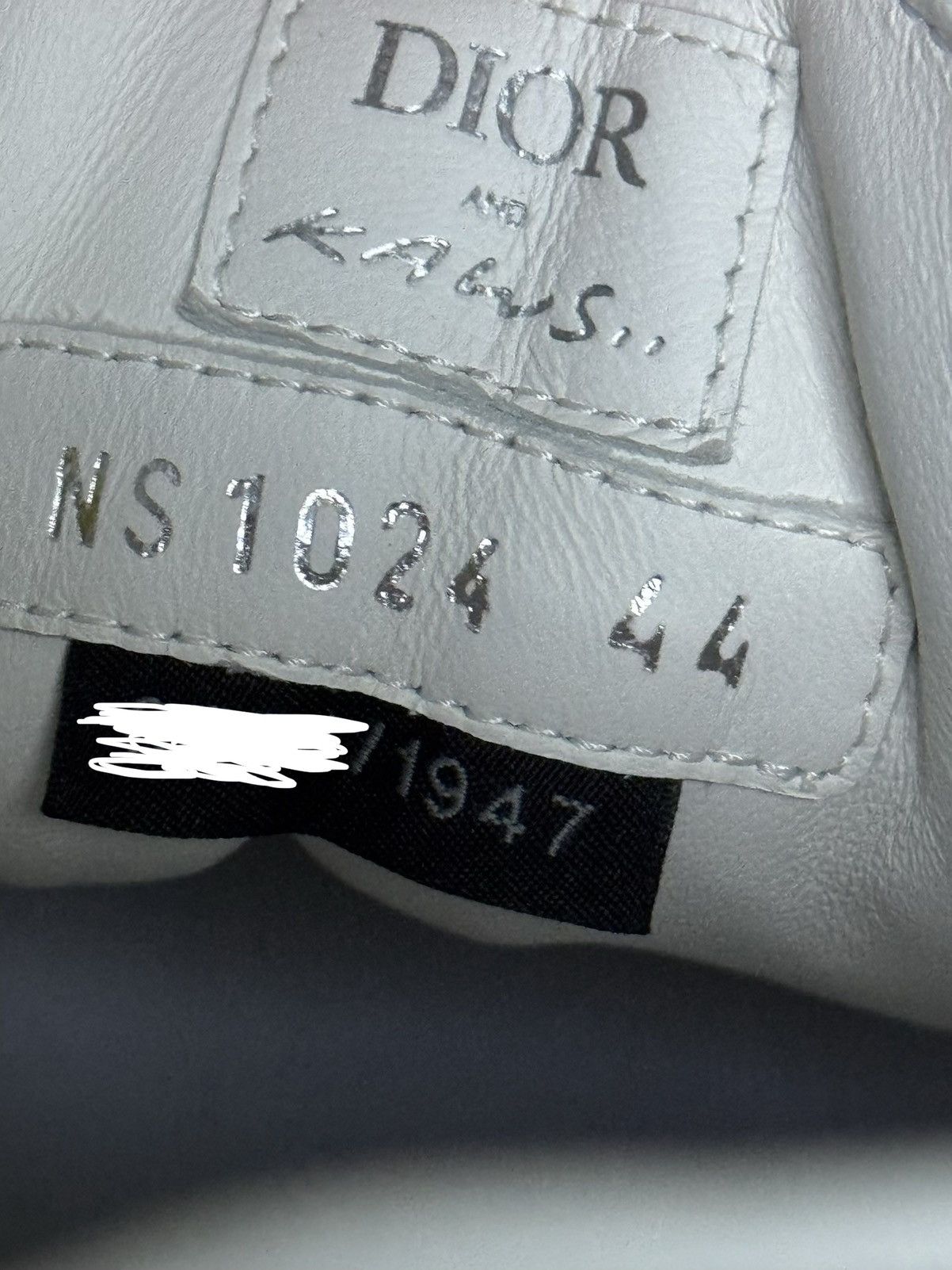 Dior × Kaws Dior x Kaws B33 Size US 10.5 / EU 43-44 - 11 Thumbnail