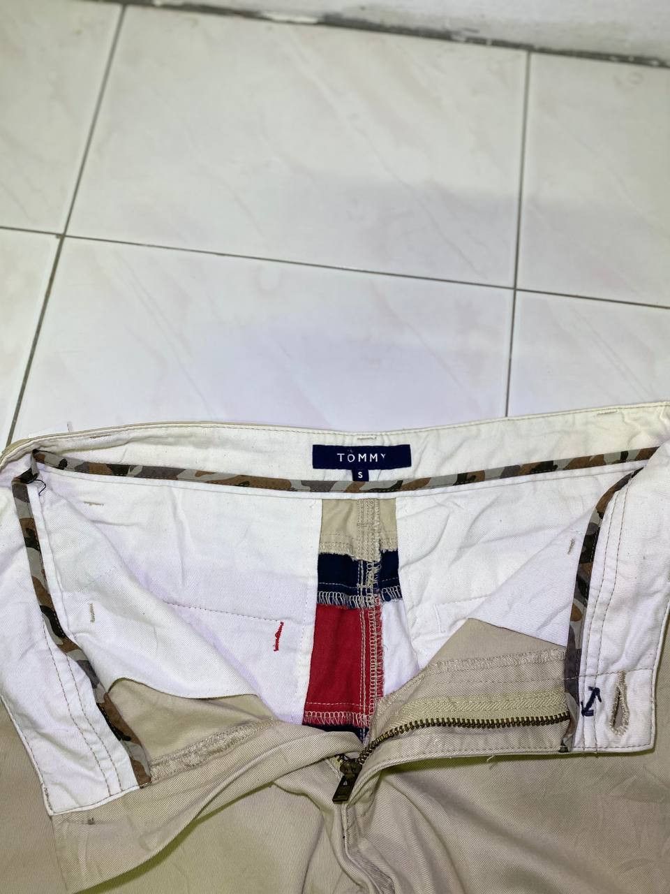 Tommy Hilfiger tommy hilfiger big logo back pants nice design Size US 32 / EU 48 - 8 Thumbnail