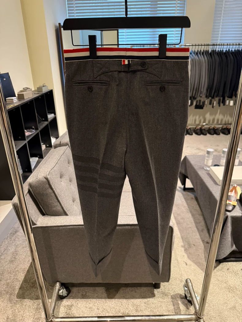 Thom Browne Thom Browne Dark grey trousers with four stripes Size 25" / US 0 / IT 36 - 2 Thumbnail