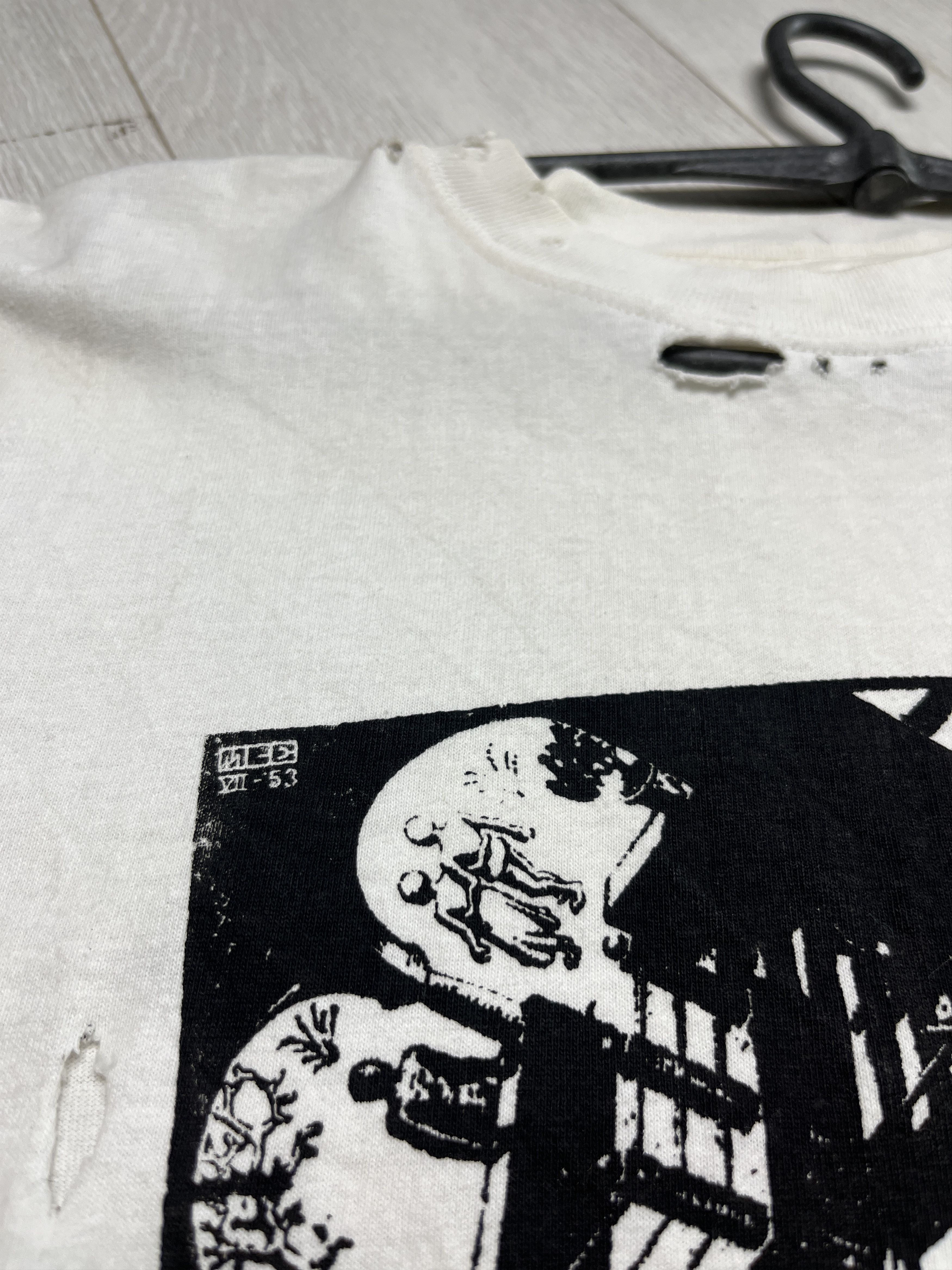 Vintage 1990s MC ESCHER "RELATIVITY & STARS" ART TEE - 838 Size US L / EU 52-54 / 3 - 6 Thumbnail