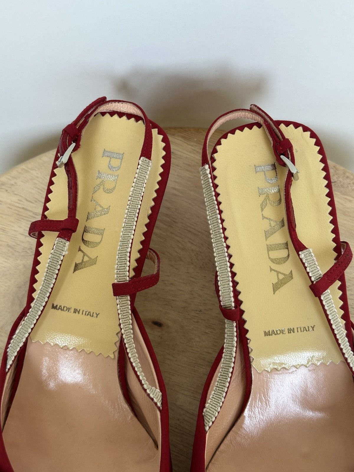 Prada Tytuł Prada Red Satin Slingback Kitten Heels With Navy Bow Size US 7.5 / IT 37.5 - 9 Thumbnail