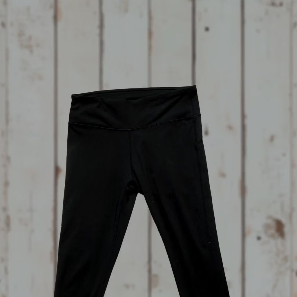 Fabletics VINTAGE Fabletics Women's Athletic Leggings Black Mid Rise Cropped Length XS Footwear? Size 26" / US 2 / IT 38 - 1 Thumbnail
