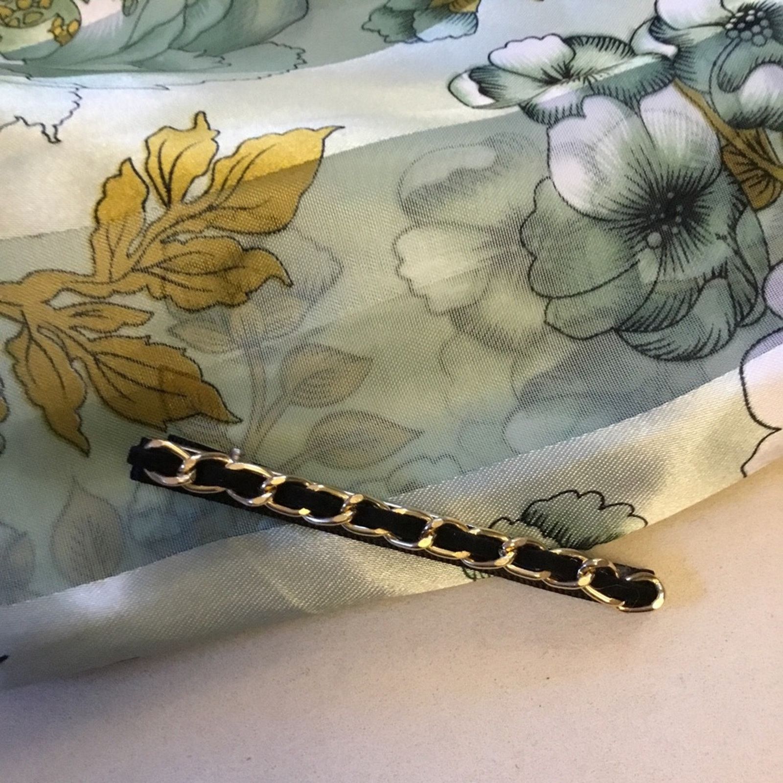 Other Black Velvet & Gold Chain Large Alligator Hair Clip Size ONE SIZE - 4 Thumbnail