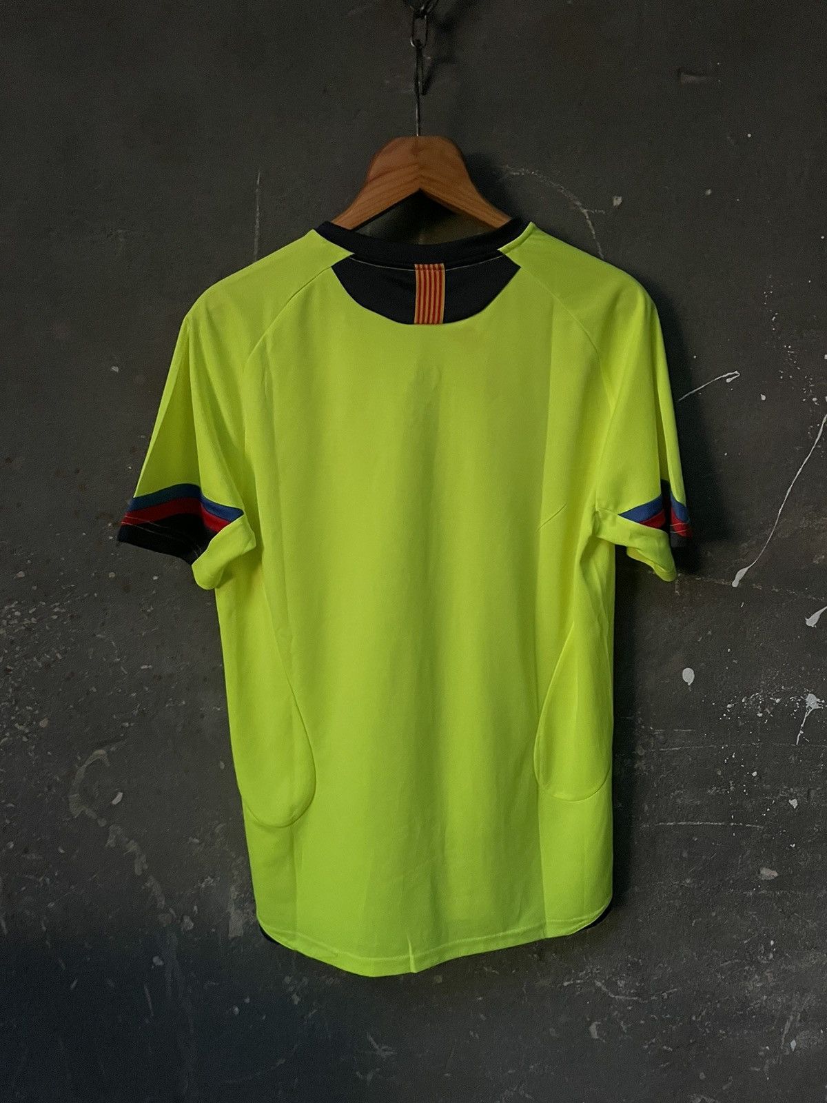 Nike × Vintage Vintage Nike Fc Barcelona 2005/2006 Away Football Shirt Size US L / EU 52-54 / 3 - 5 Thumbnail