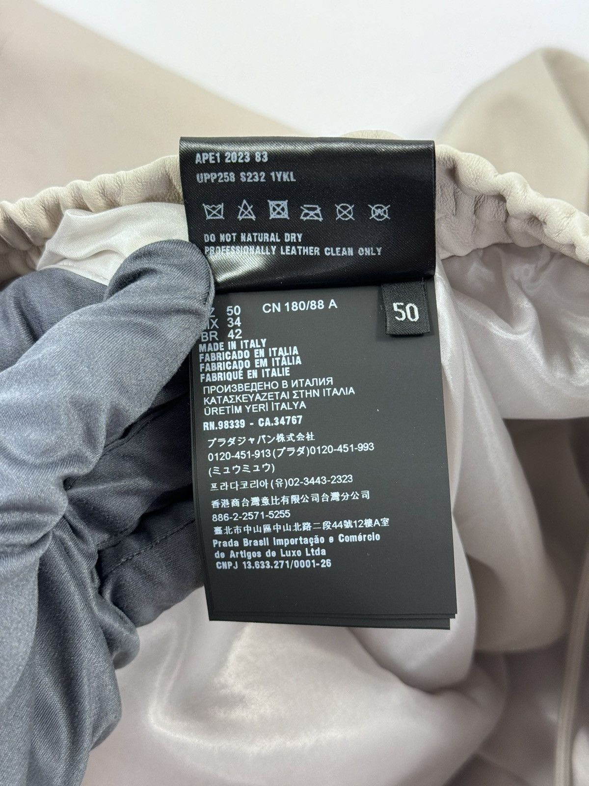 Prada PRADA LEATHER SHORTS Size US 34 / EU 50 - 10 Thumbnail
