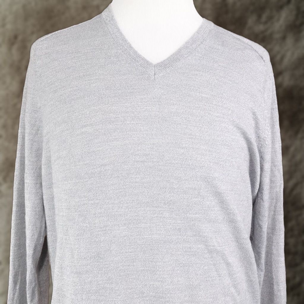 Banana Republic Vintage Banana Republic Wool Sweater V-Neck Pullover Adult XL Gray Classic Buttonless Casual Size US XL / EU 56 / 4 - 1 Thumbnail