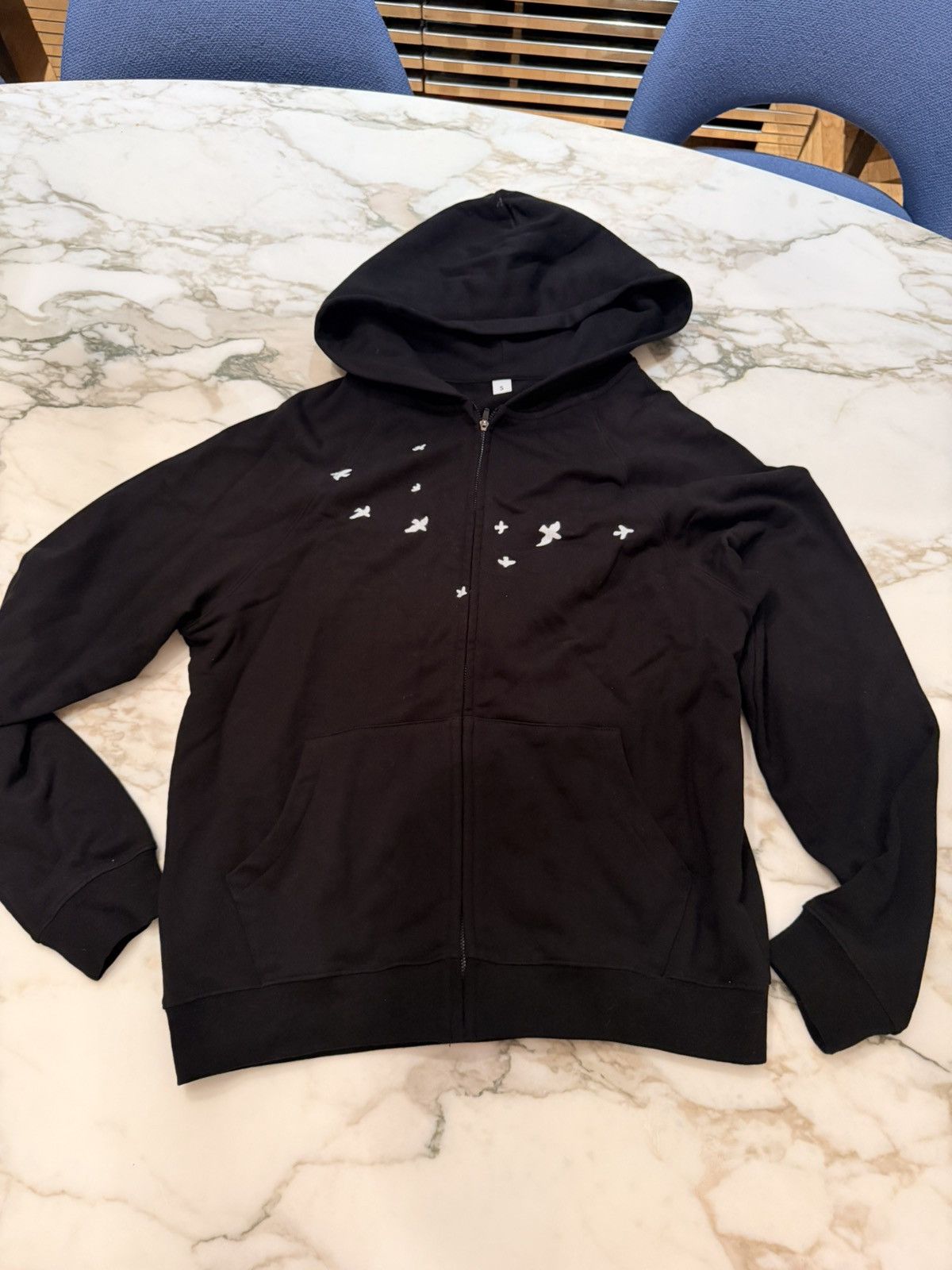 Other Black zip-up hoodie with white doves Size US M / EU 48-50 / 2 - 1 Thumbnail