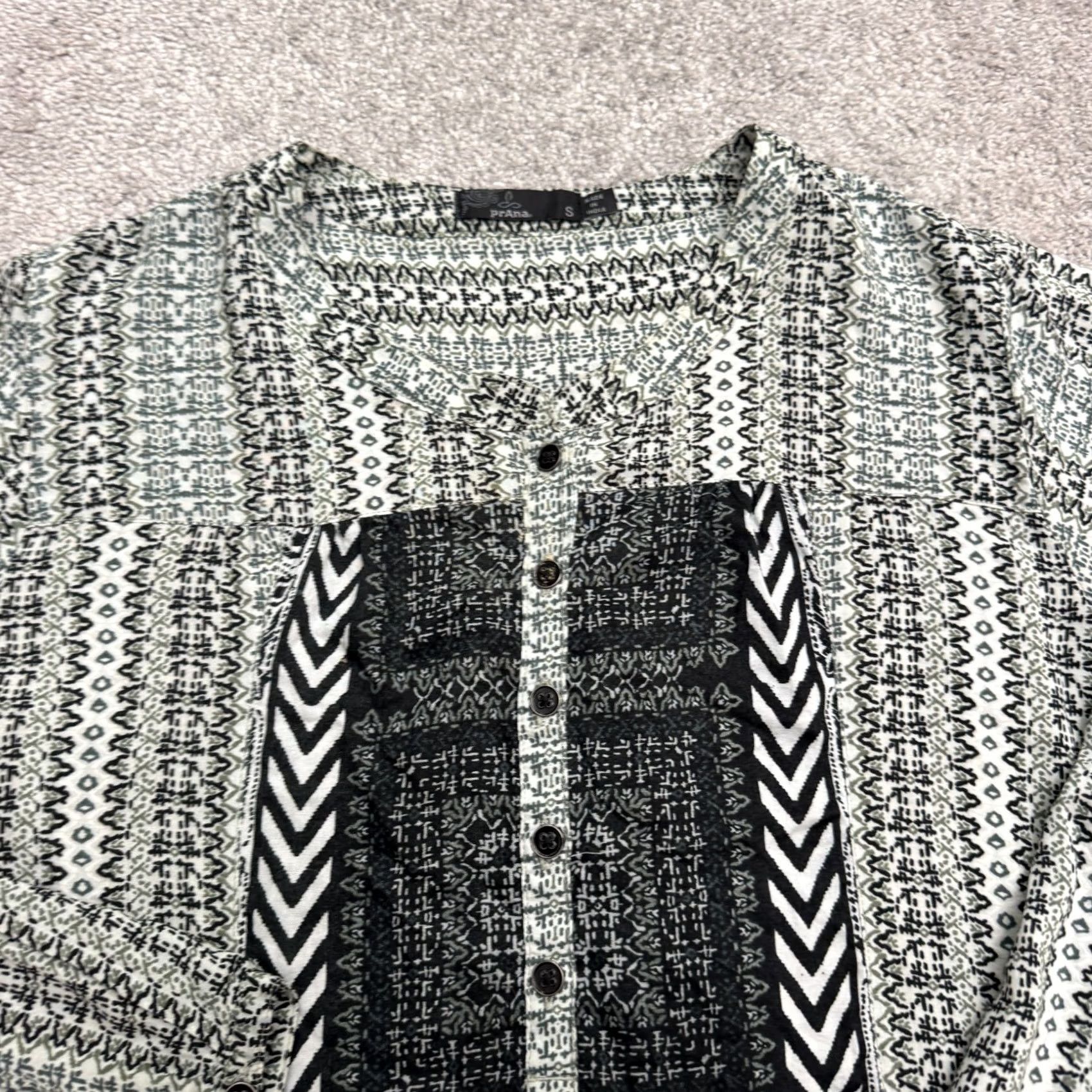 Prana Prana Geometric Print Henley Long Sleeve Blouse Womens S Black Green Top Size S / US 4 / IT 40 - 3 Thumbnail