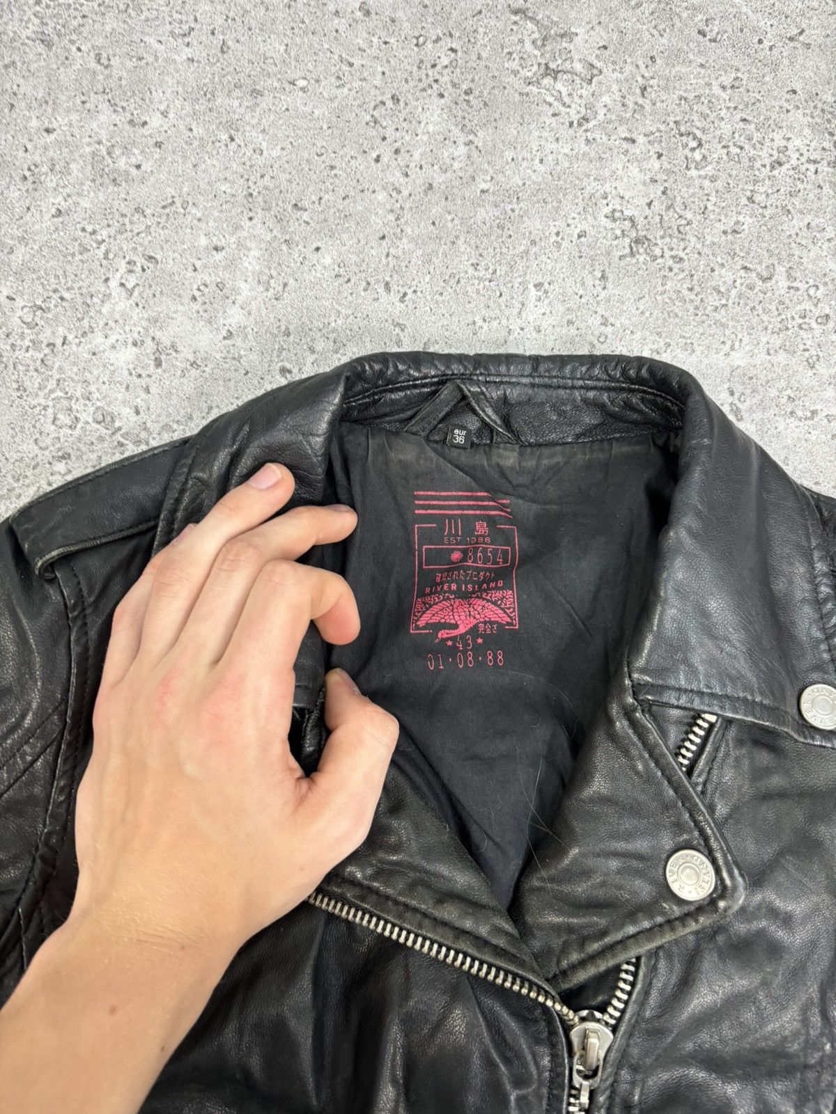 Japanese Brand × Vintage 2000s Japan Cropped Faded Distressed Leather Bomber Jacket Size S / US 4 / IT 40 - 9 Thumbnail