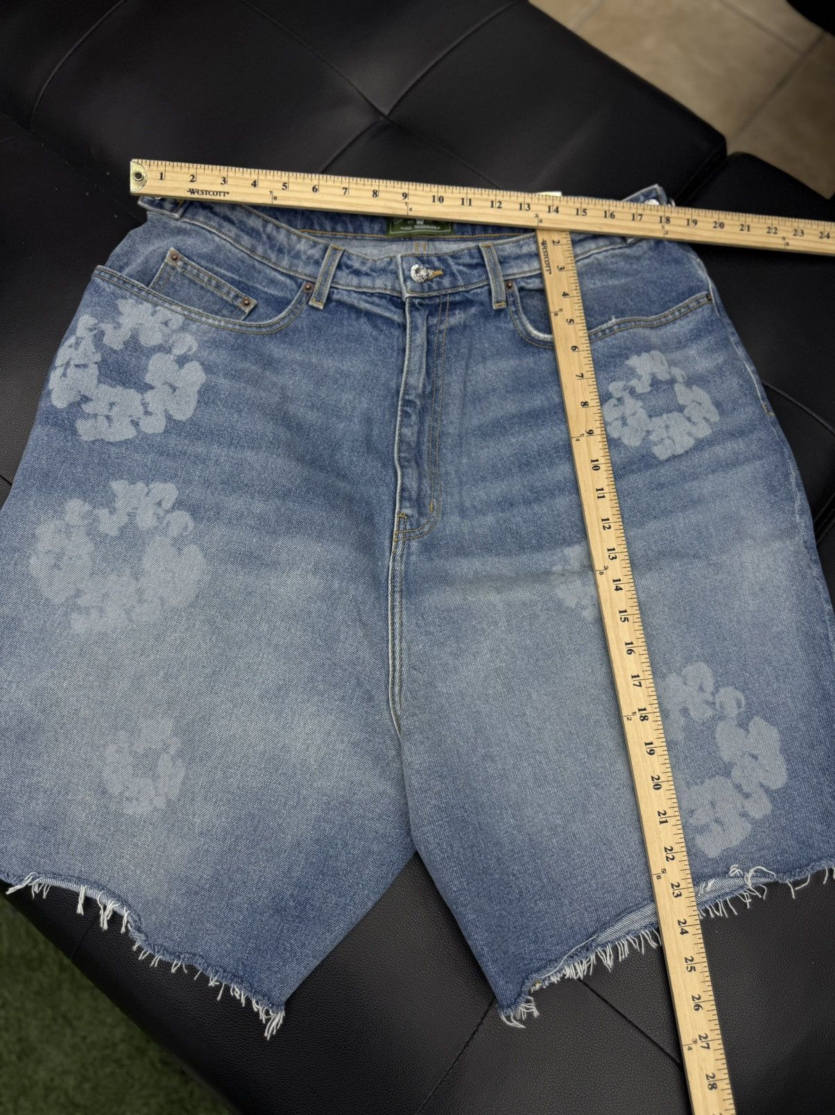 DENIM TEARS Denim Tears Cotton Wreath 2025 Shorts Size XXL Blue (NEW) Size US 38 / EU 54 - 7 Thumbnail