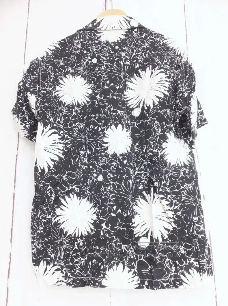 Comme des Garcons Comme Des Garcons Black and White Floral Short Sleeve Shir Size XS / US 0-2 / IT 36-38 - 2 Thumbnail