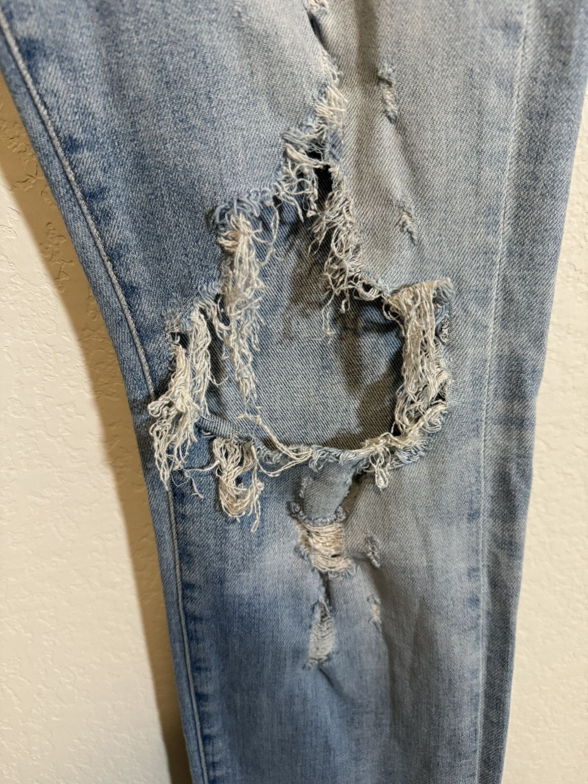 Amiri EUC Amiri Distressed Denim Skinny Jeans Size US 36 / EU 52 - 8 Thumbnail
