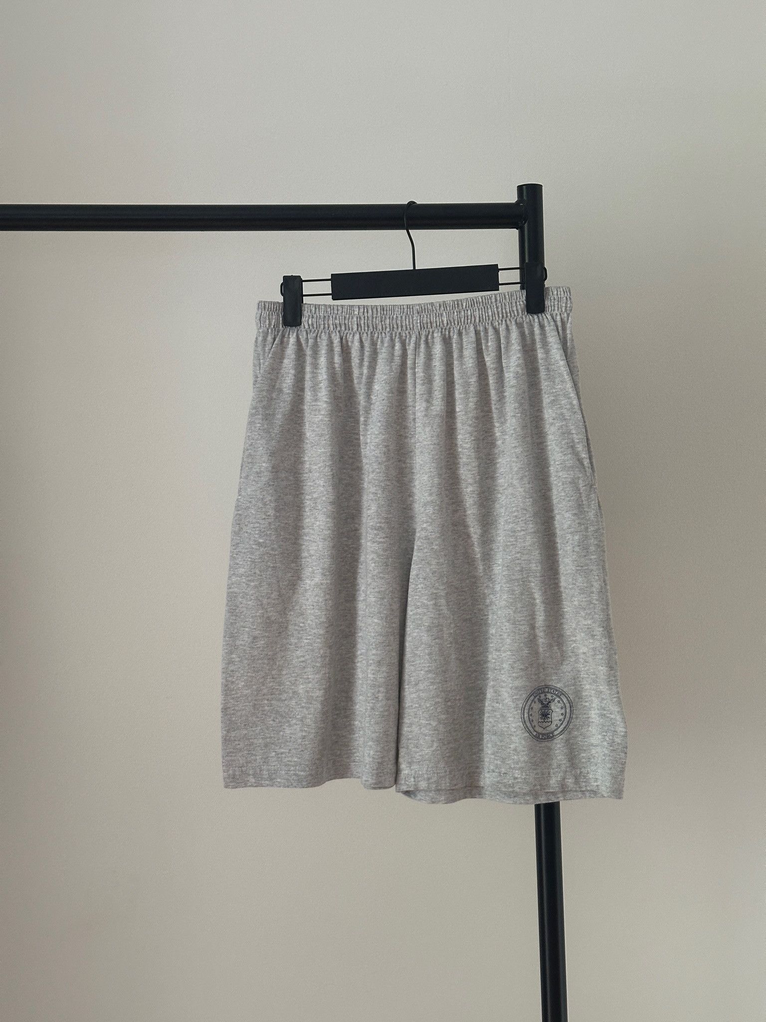 Vintage Vintage US Air Force Sweatshorts Size US 34 / EU 50 - 1 Thumbnail