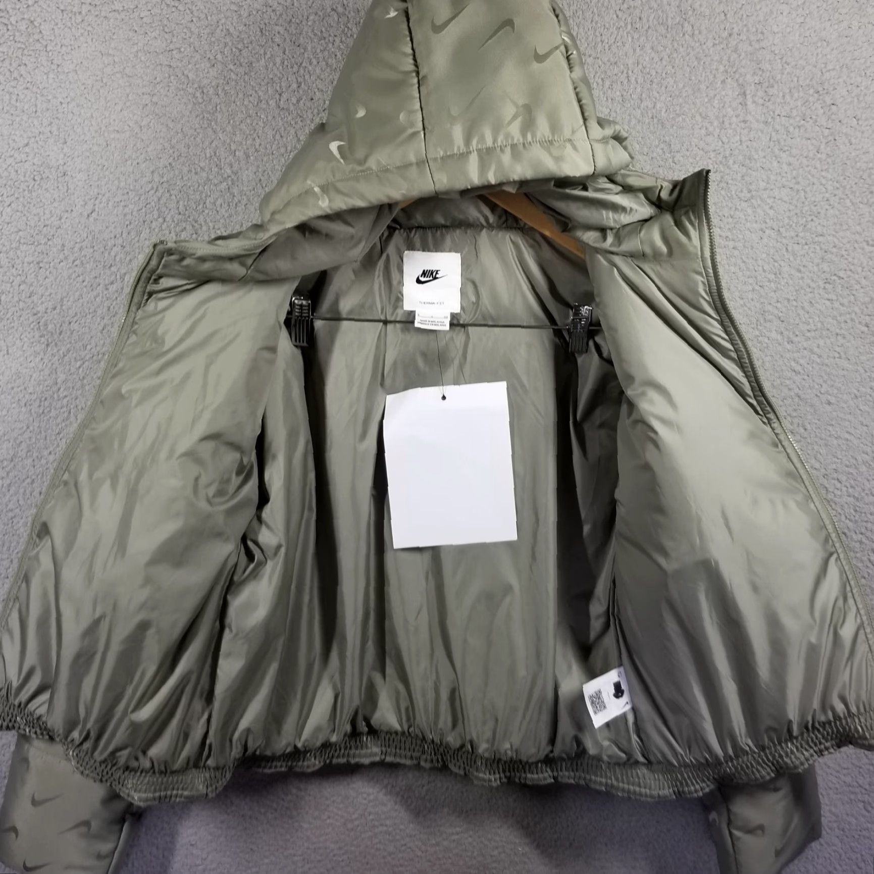 Nike Nike Sportswear Classic Women's Small Therma-FIT Puffer Jacket NEW FV7941 Size S / US 4 / IT 40 - 5 Thumbnail