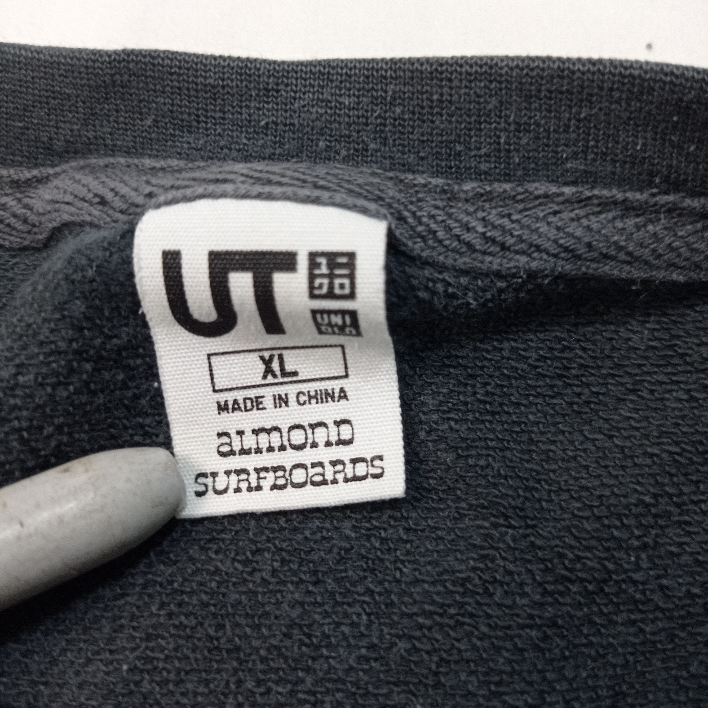Uniqlo Uniqlo Almond Surfboards Sweatshirt Size US XL / EU 56 / 4 - 6 Thumbnail