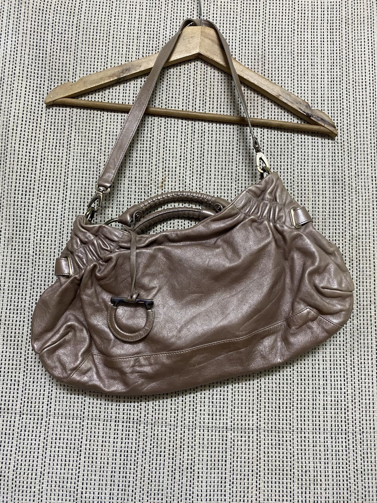 Salvatore Ferragamo Luxury Salvatore Ferragamo Leather Handbag – Iconic Designer Size ONE SIZE - 15 Thumbnail