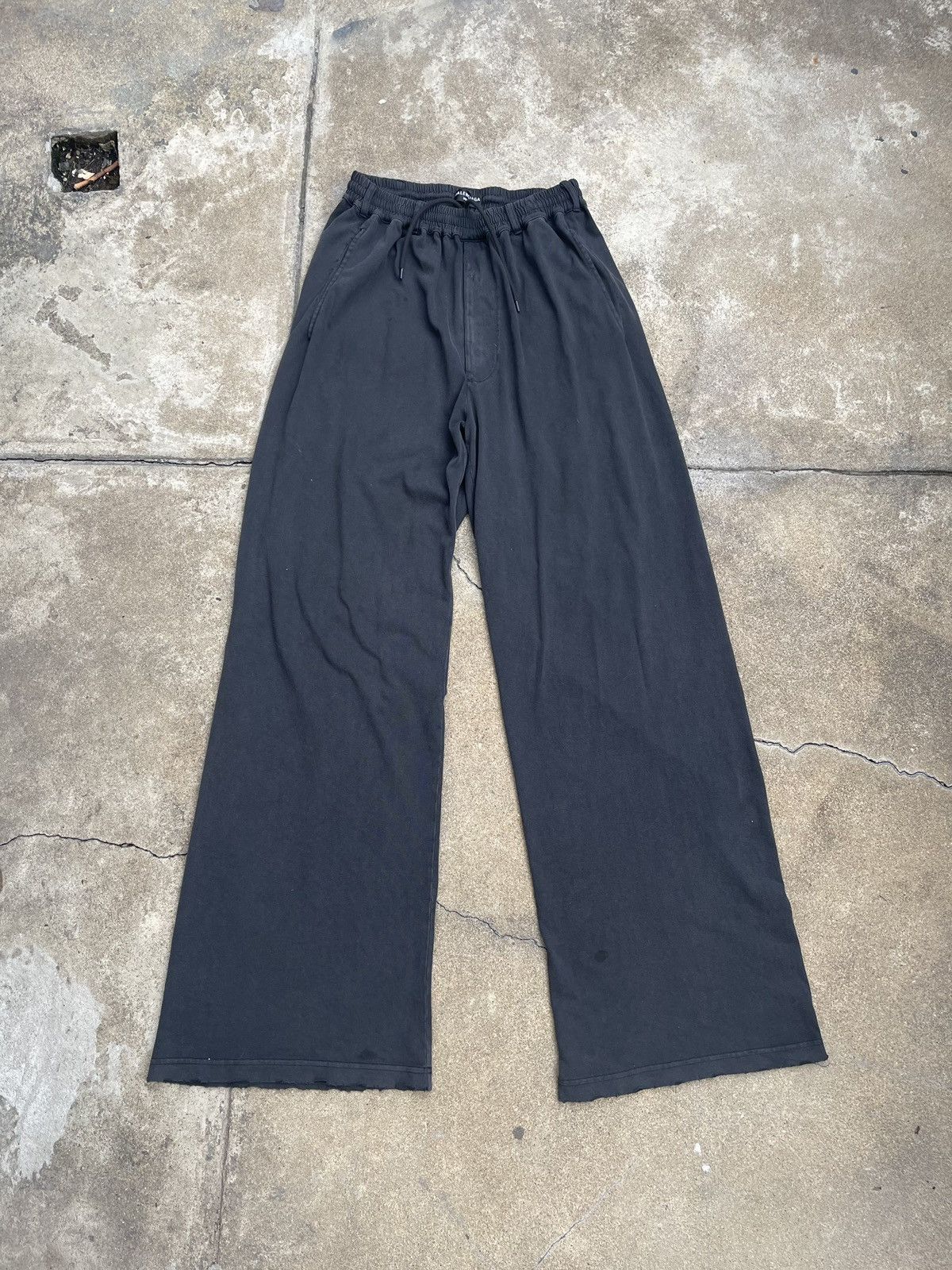Balenciaga FW22 Wide Leg Distressed Sweats Size US 32 / EU 48 - 1 Thumbnail