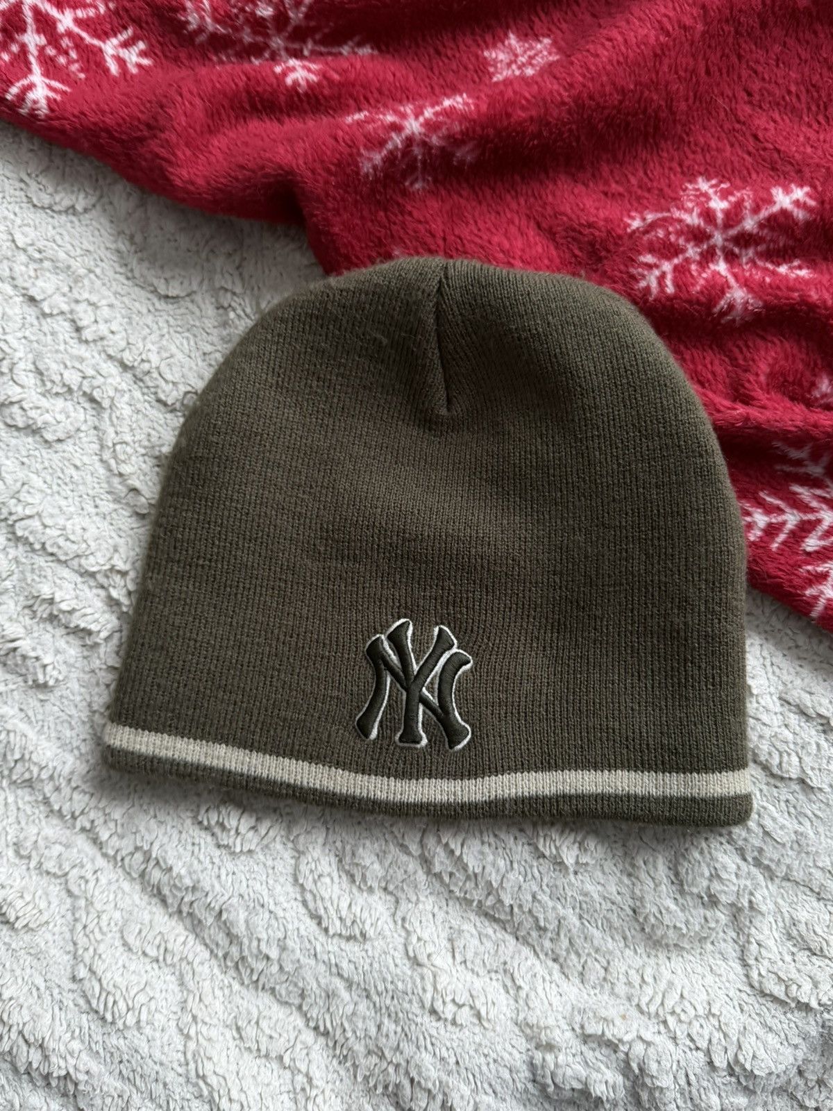 New York Yankees Vintage New York Yankees New Era Beanie Hat Y2K Size ONE SIZE - 4 Thumbnail