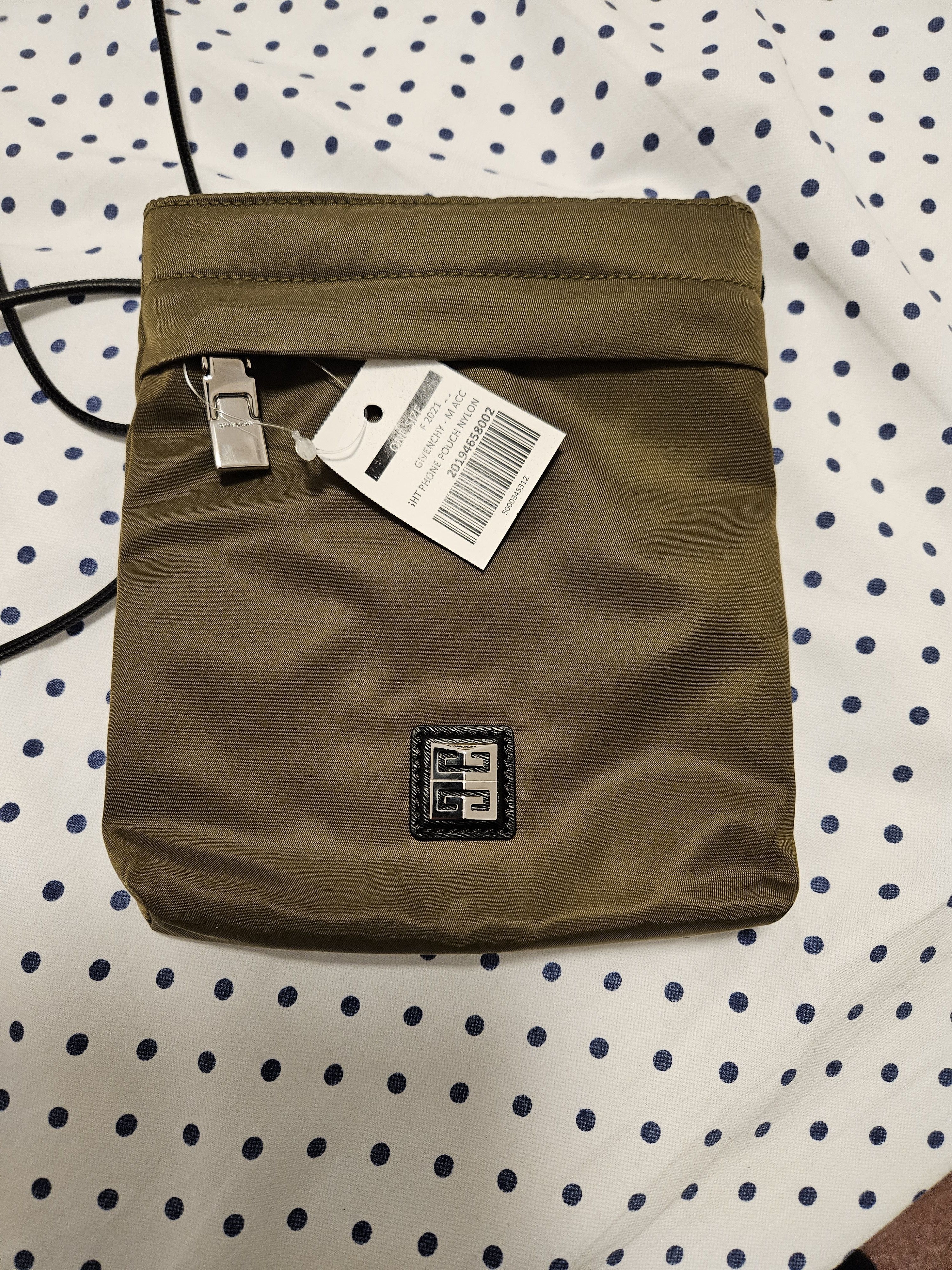 Givenchy 4G Light Nylon Pouch - UNISEX Size ONE SIZE - 6 Thumbnail