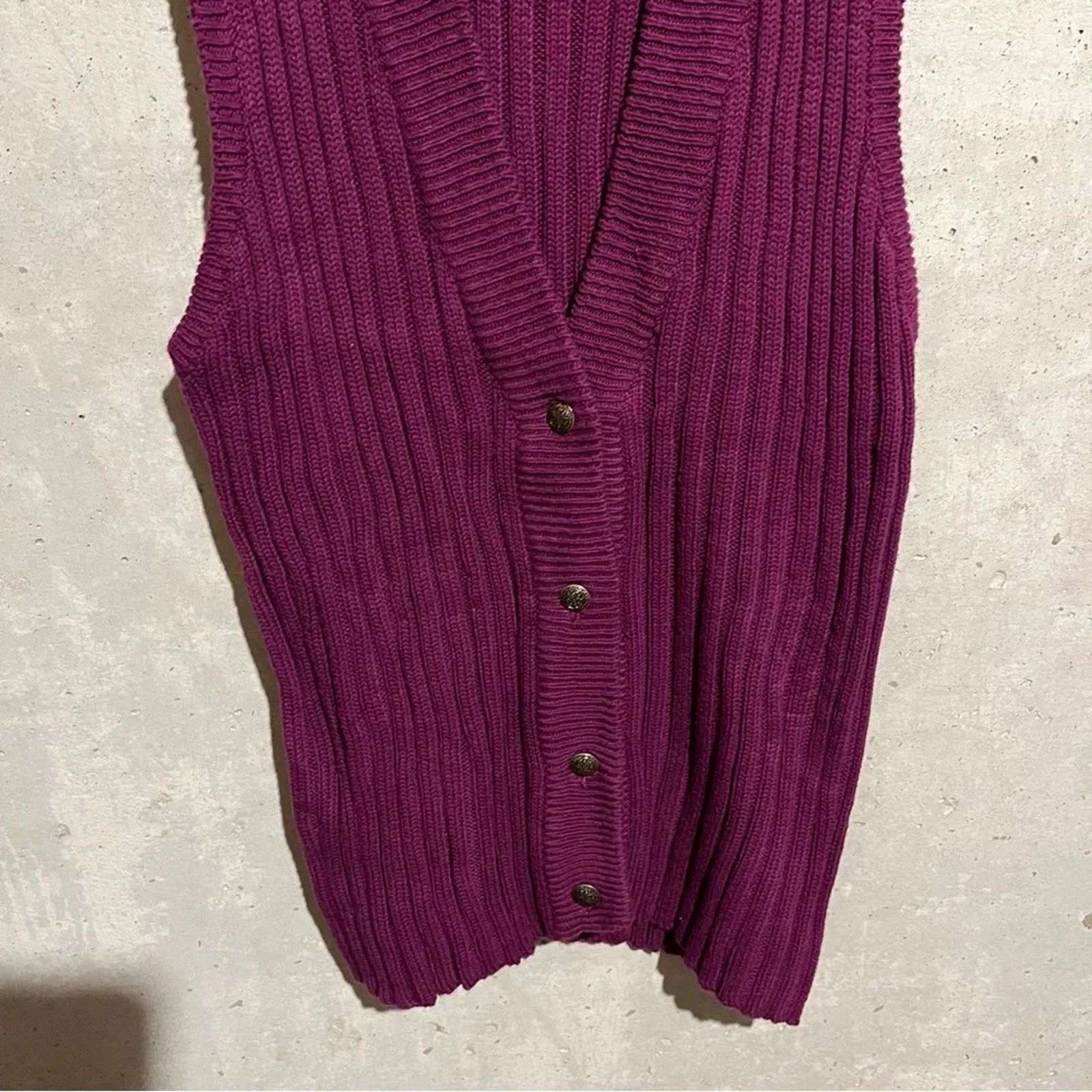 American Eagle Outfitters Y2K Vtg American Eagle Magenta Knit Sweater Vest S Cabincore Size S / US 4 / IT 40 - 3 Thumbnail
