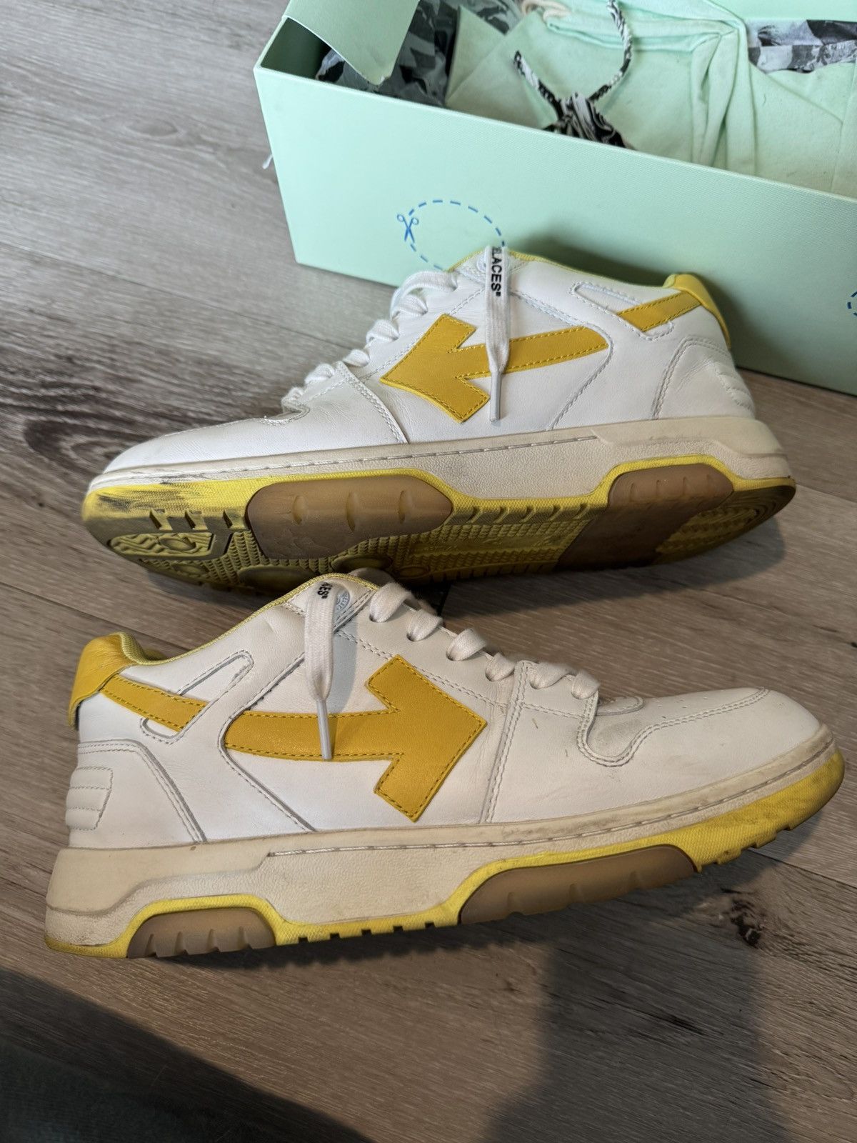 Off-White Off-White Out of Office White/Yellow Size US 9 / EU 42 - 1 Thumbnail