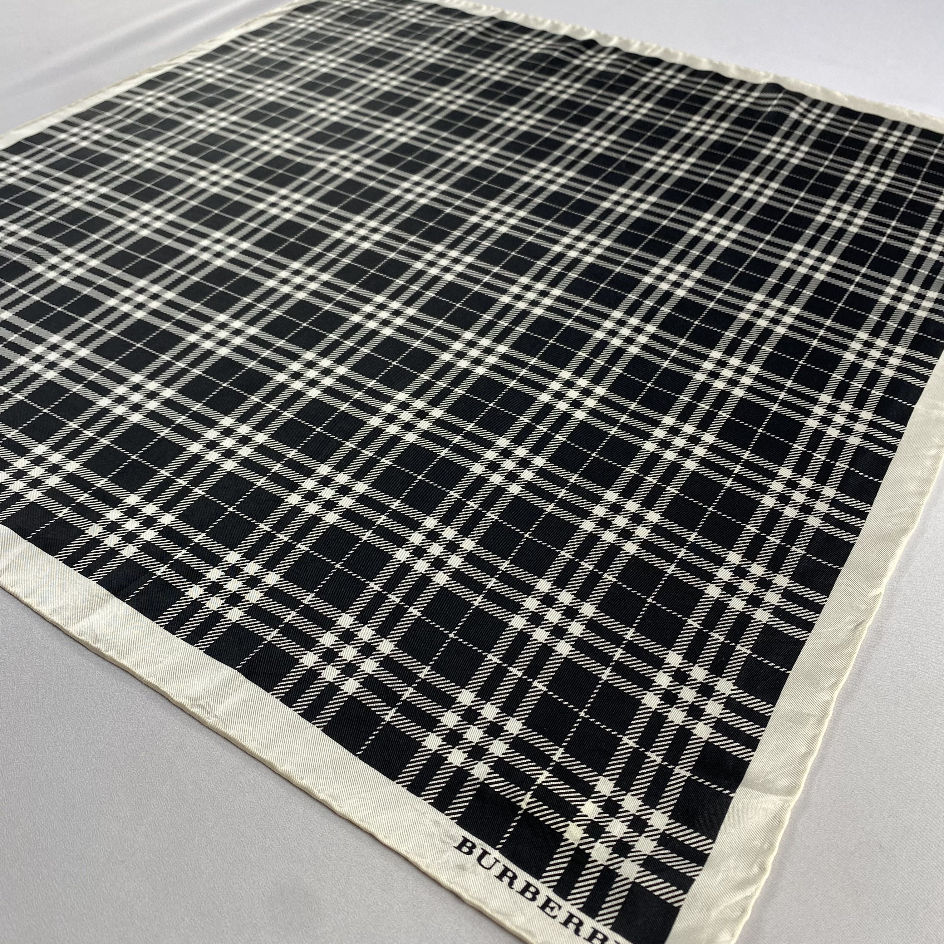 Burberry × Vintage Burberry Handkerchief / Neckerchief / Bandana-P682 Size ONE SIZE - 2 Thumbnail
