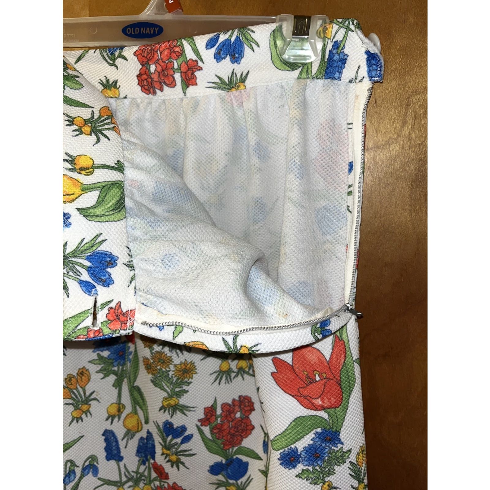 Vintage VINTAGE White Floral Skirt 32” Waist 30” Length Bohemian Hippie Flower Festival Women's Skirt Size 24" / US 00 / IT 34 - 4 Thumbnail
