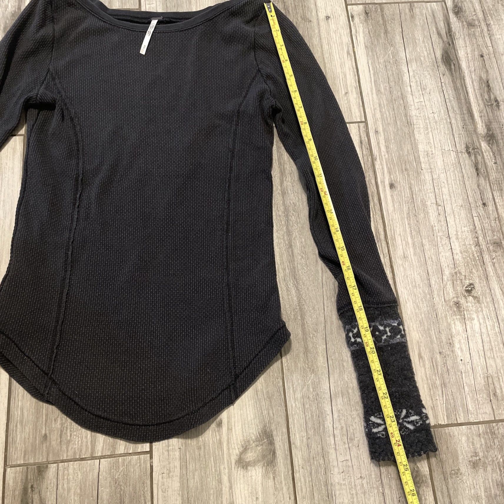 Free People Free People Thermal Waffle Weave Top Black Knit Contrast Cuffs Women S T-Shirt Short Description: Pre-owned Boho Ladies Size S Size S / US 4 / IT 40 - 5 Thumbnail