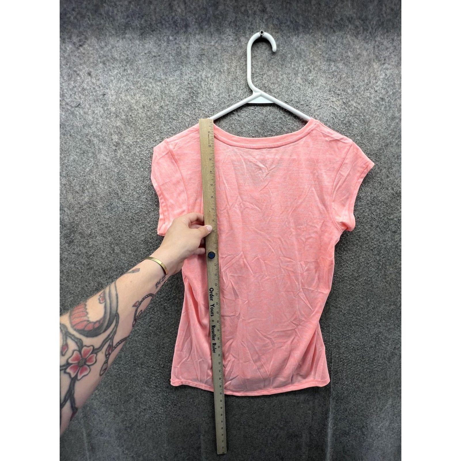 Reebok Reebok shirt Womens Small Pink V Neck Cap Sleeve Lightweight athletic top Size S / US 4 / IT 40 - 4 Thumbnail