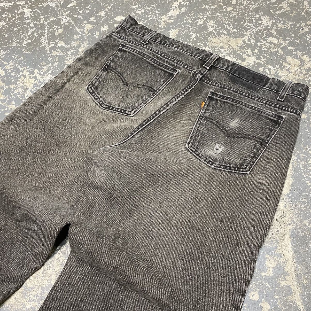 Levi's × Vintage Vintage Levi’s 550 Relaxed Fit Black Faded Denim Jeans 90s Size US 37 - 11 Thumbnail