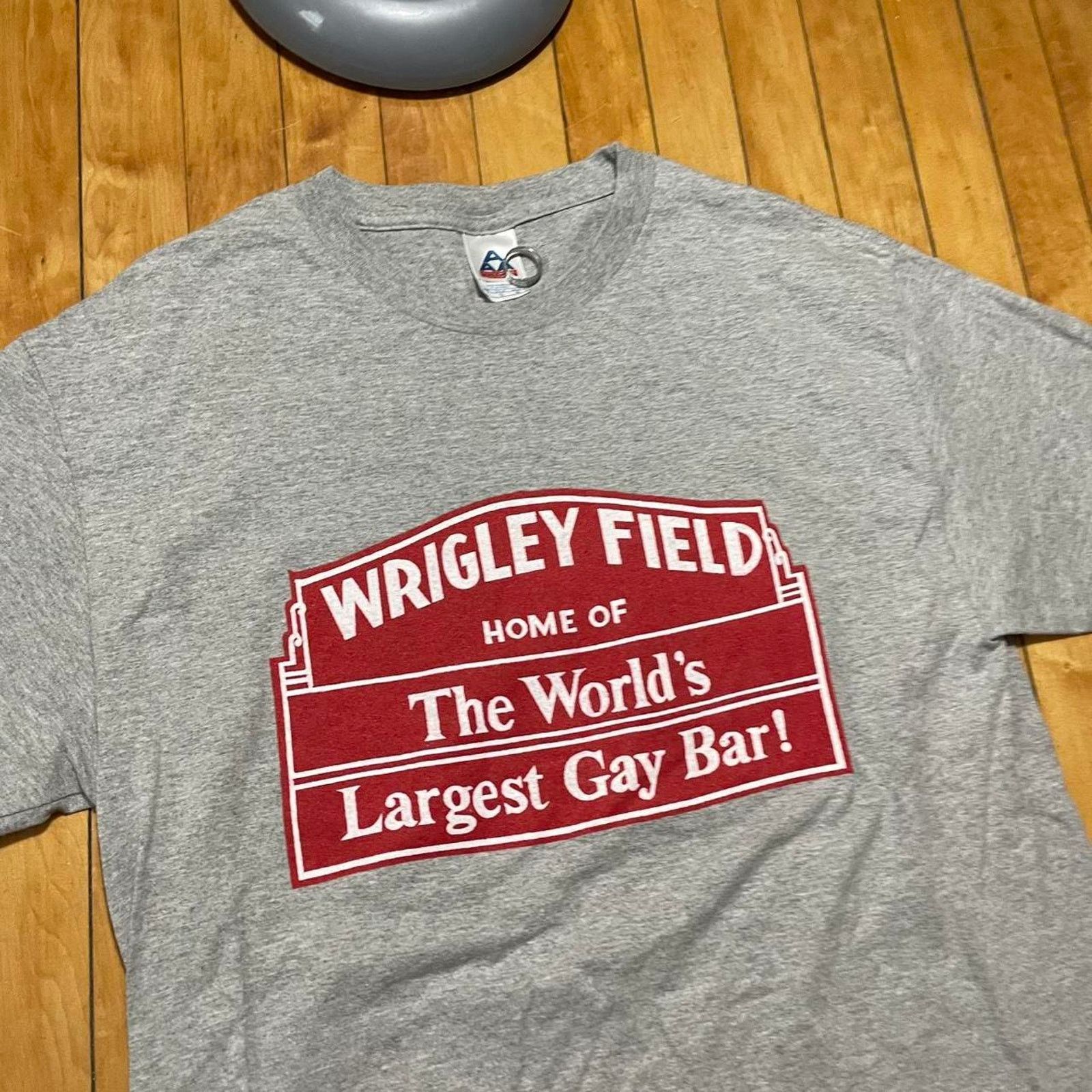 MLB 90s Grey Wrigley Field funny tee with red accents Size L Size US L / EU 52-54 / 3 - 2 Thumbnail